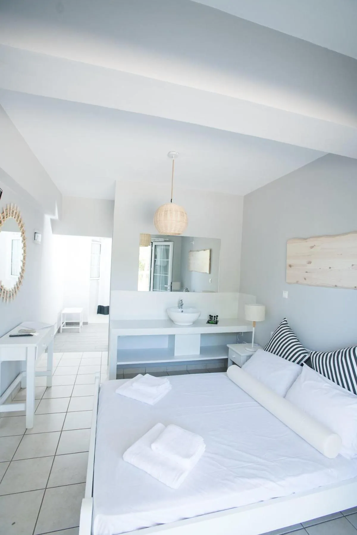 TV and multimedia, Bed in Akra Morea Hotel & Residences