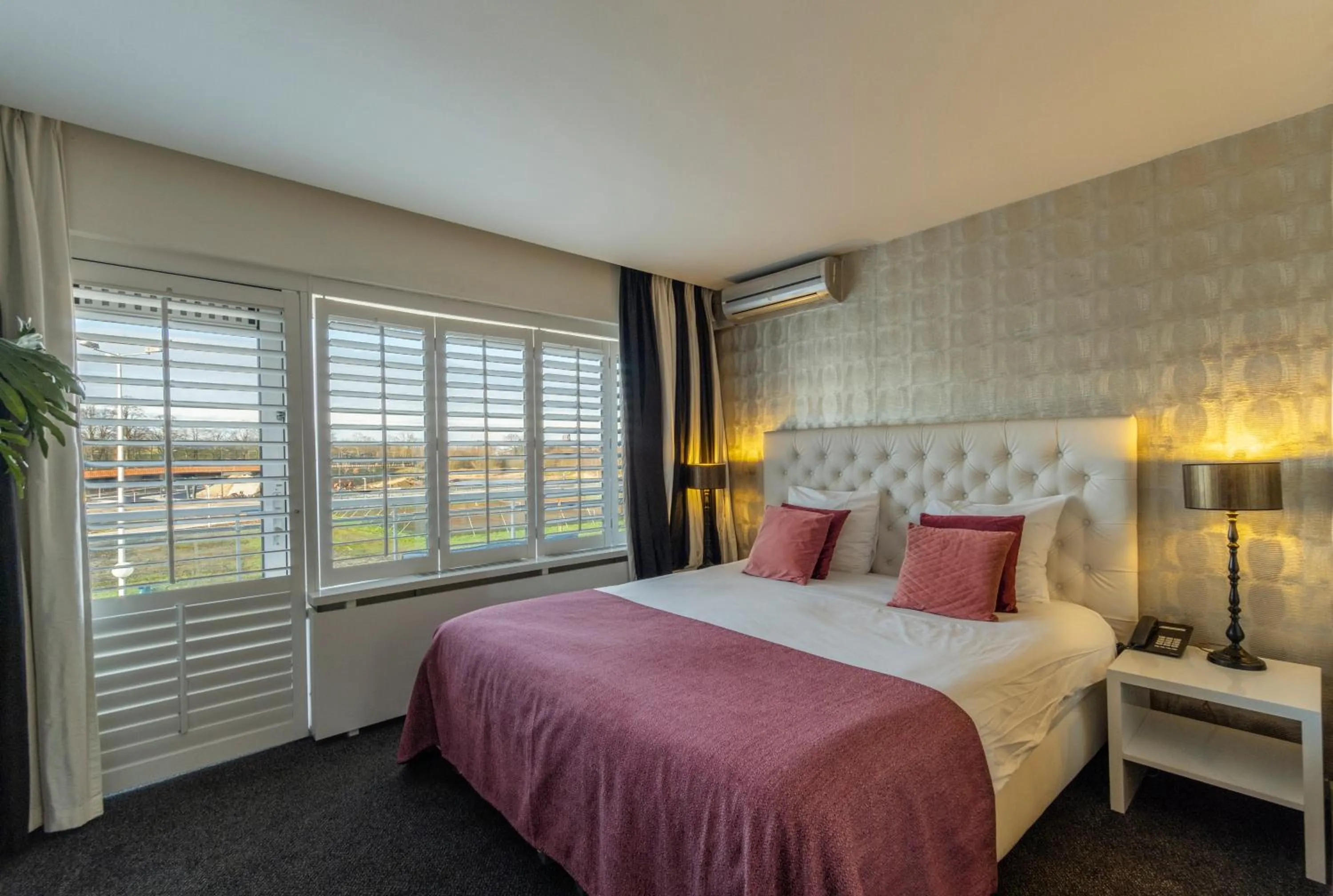 Bedroom, Bed in Van der Valk Hotel 's-Hertogenbosch – Vught