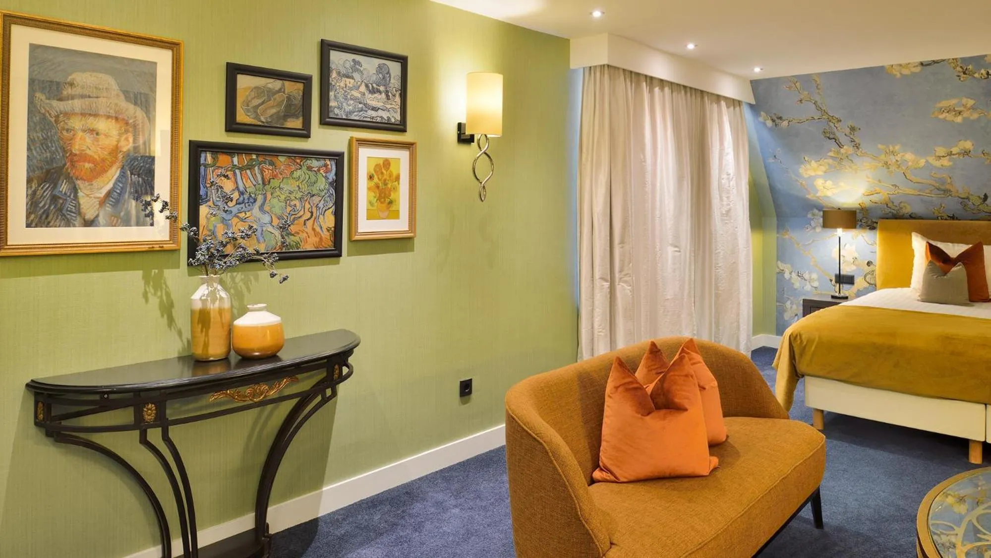 Seating area, Bed in Van der Valk Hotel 's-Hertogenbosch – Vught