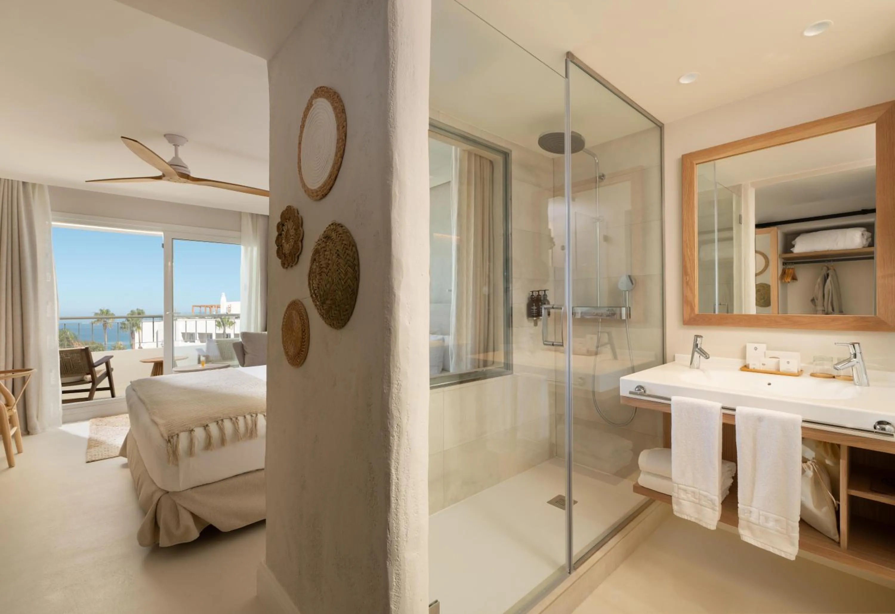 Bathroom, Bed in DAIA Slow Beach Hotel Conil - Adults Only Recommended