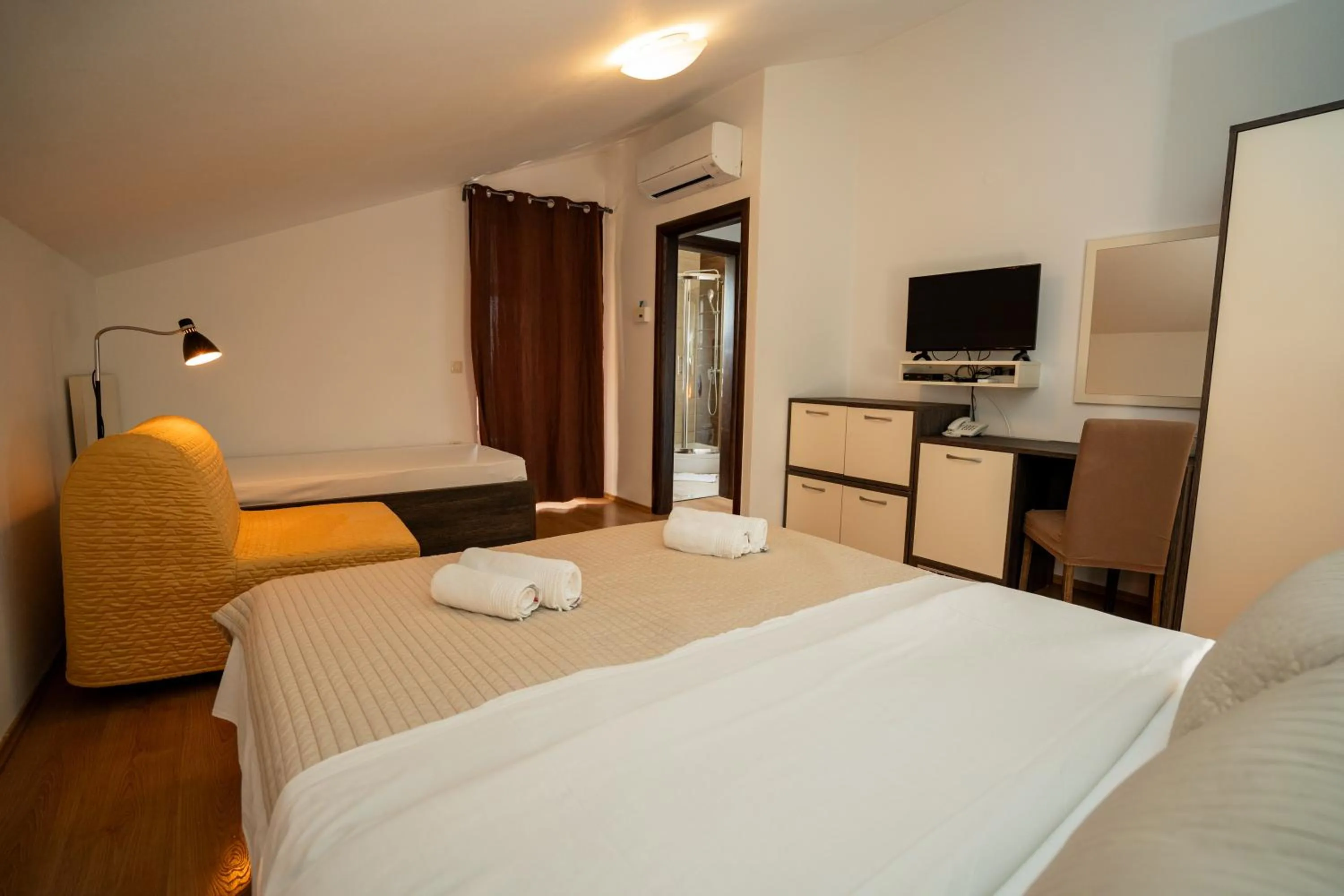 Bedroom, Bed in Bed & Breakfast Marta & Tona