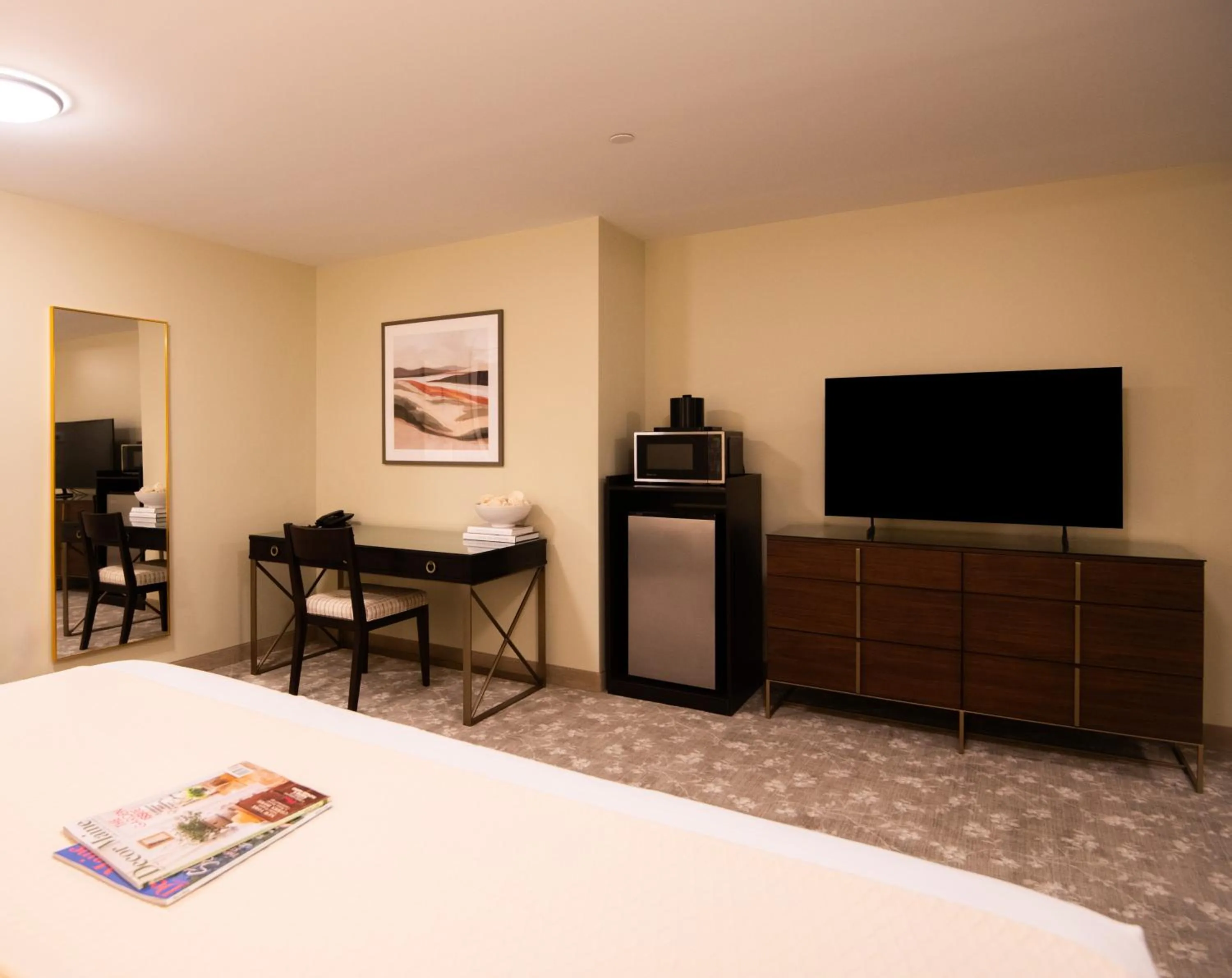 TV and multimedia, Bed in The Pathmaker Hotel