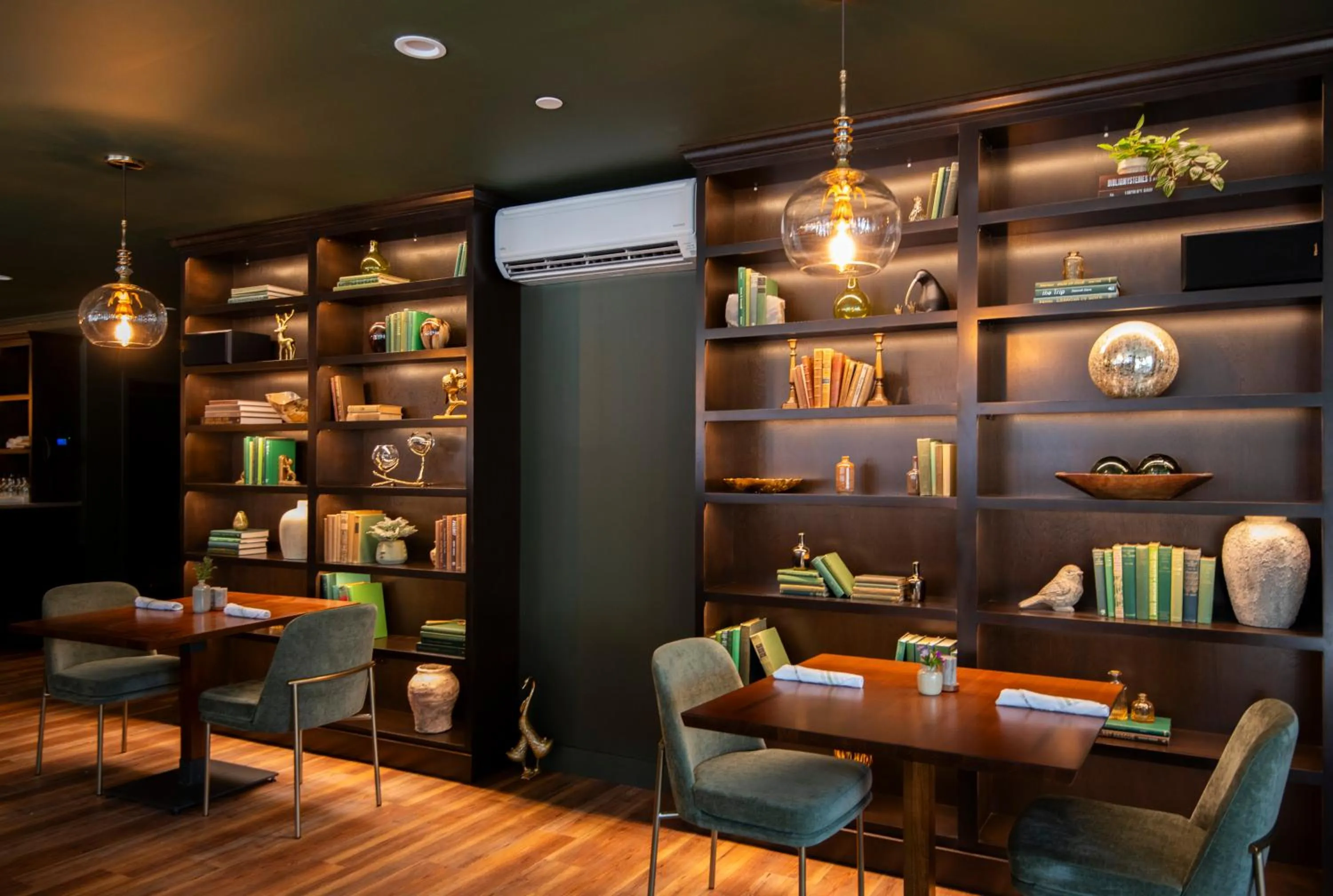 Restaurant/places to eat in The Pathmaker Hotel