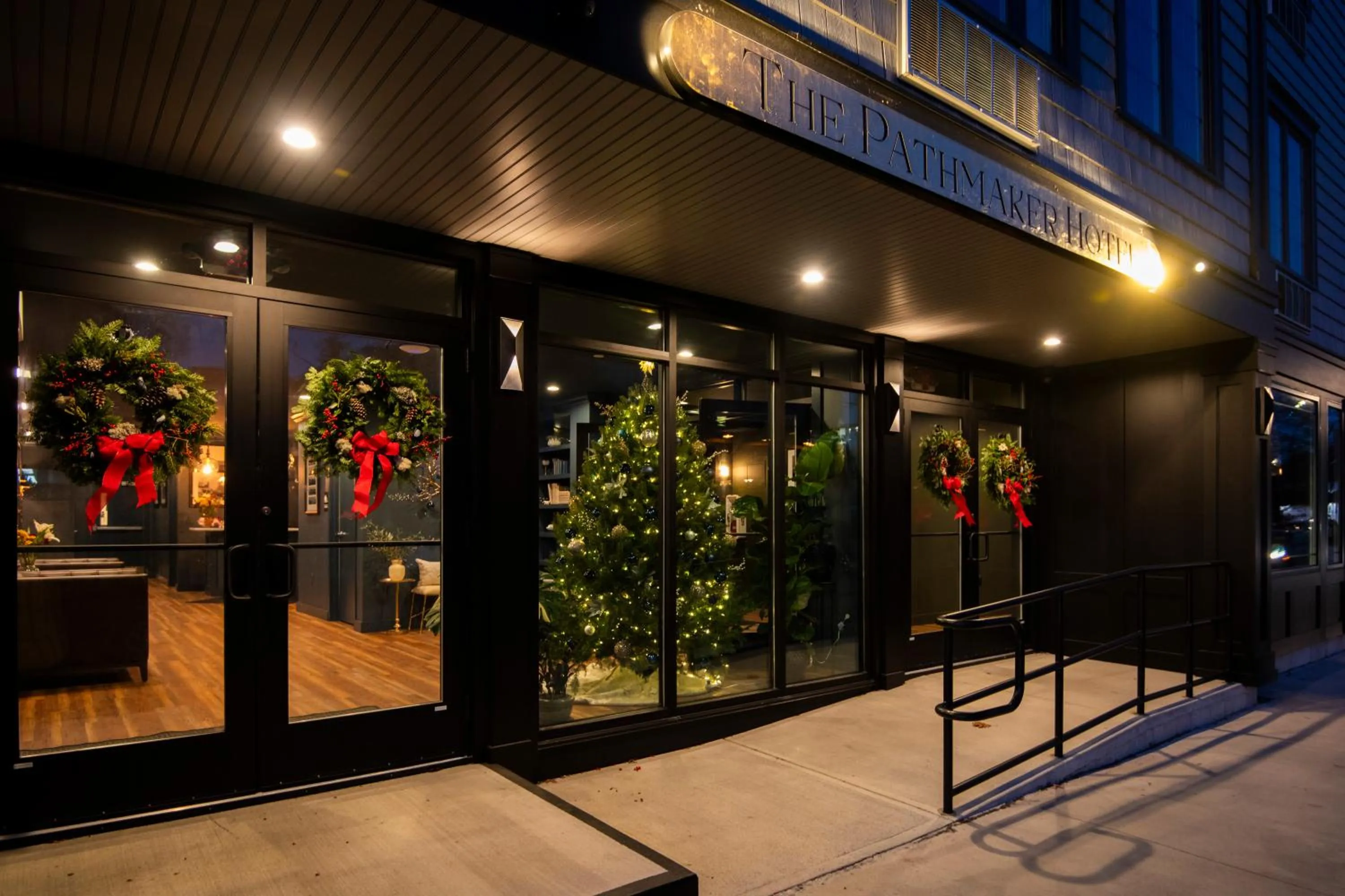 Facade/entrance in The Pathmaker Hotel