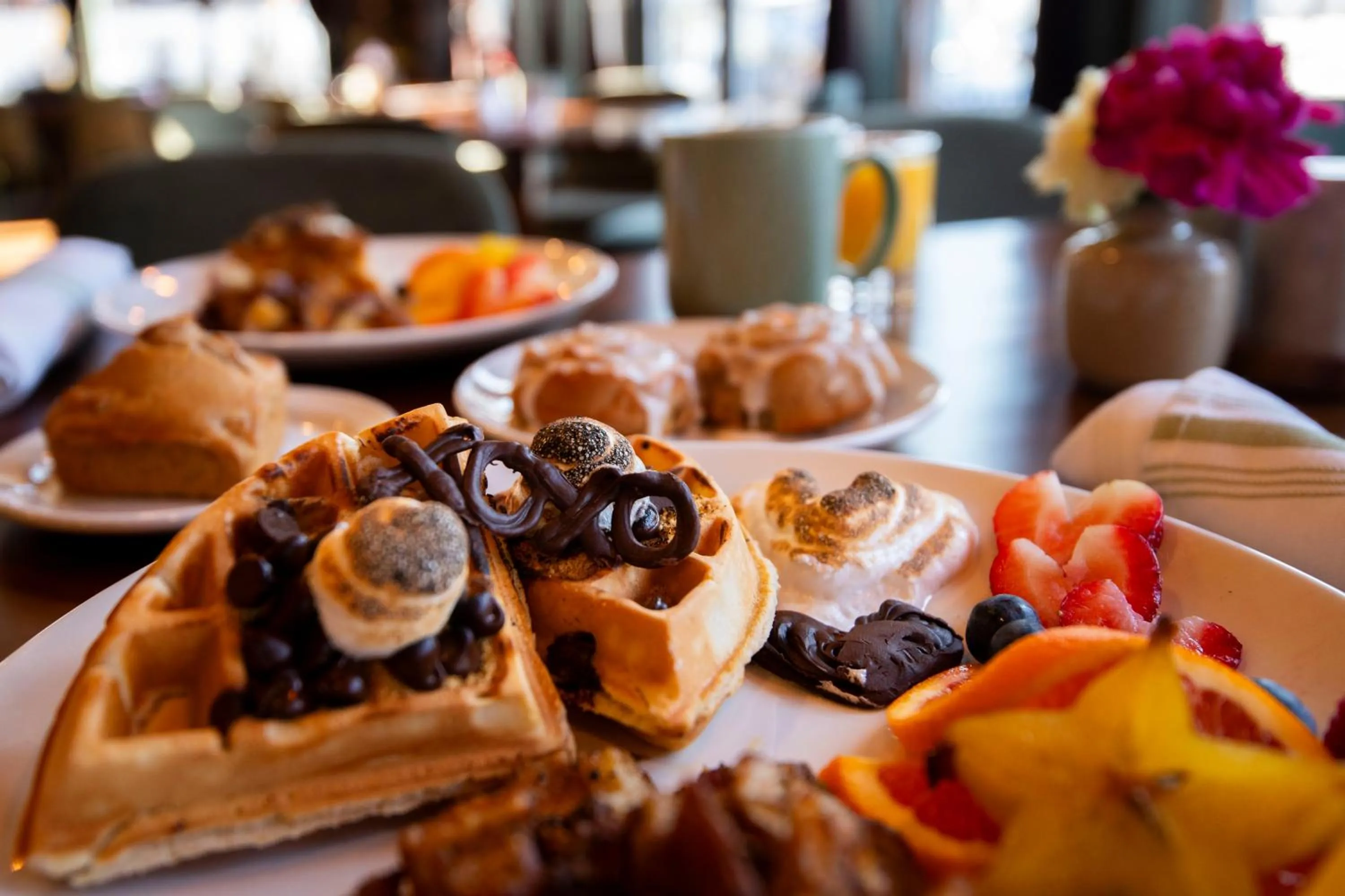 Restaurant/places to eat in The Pathmaker Hotel