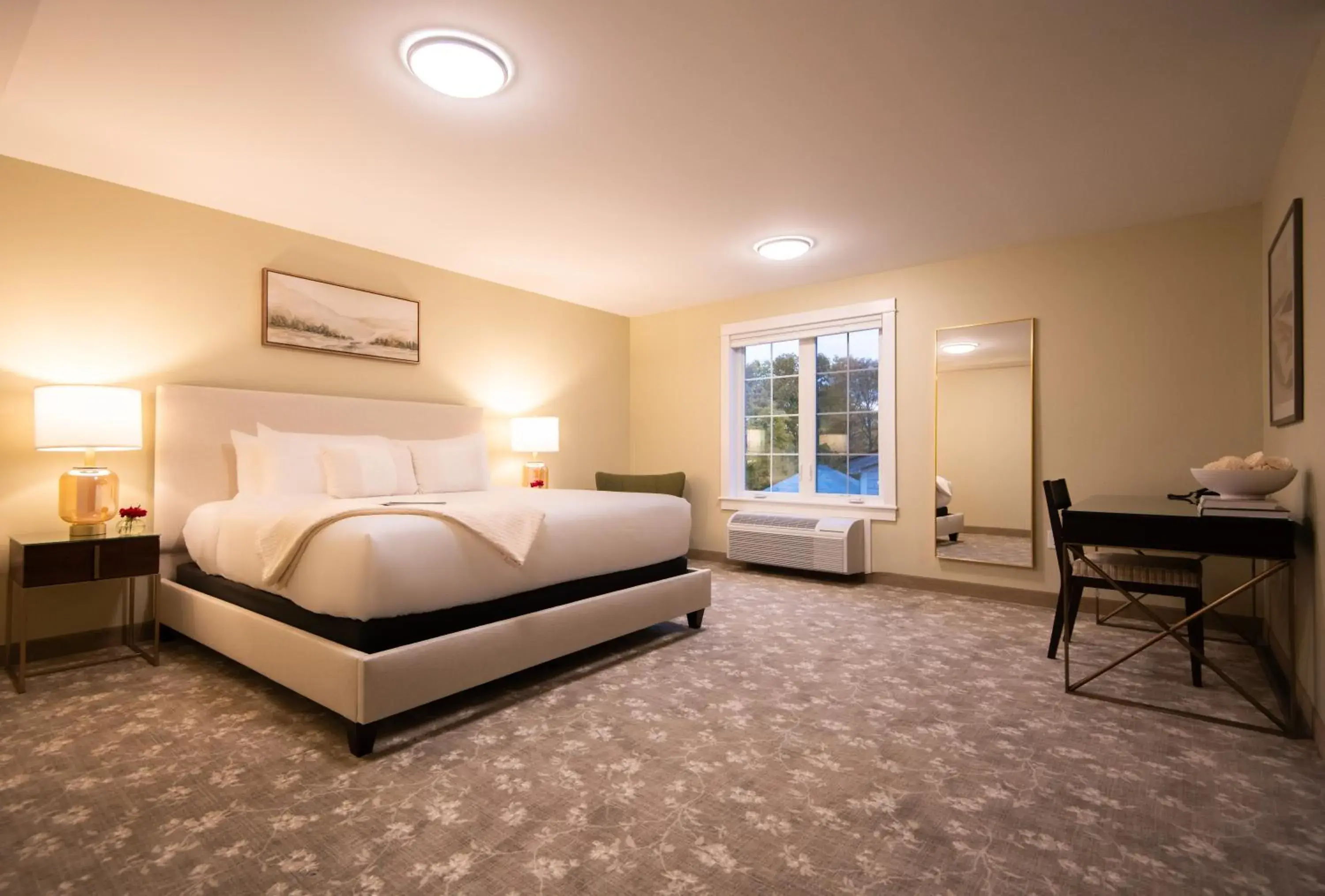 King Suite with Twin Bed in The Pathmaker Hotel King Suite with Twin Bed in The Pathmaker Hotel