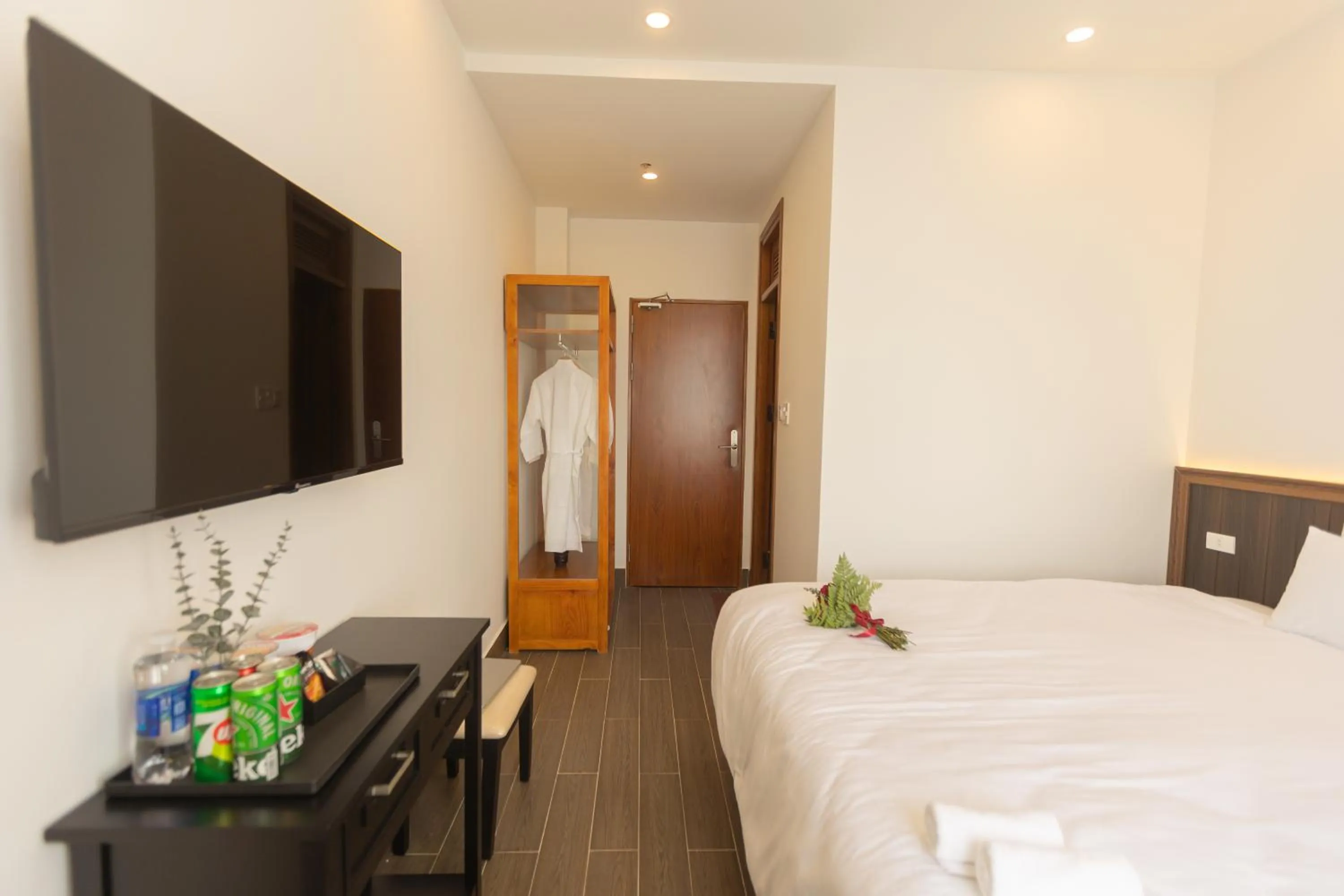 Communal lounge/ TV room in OLAGI HOTEL