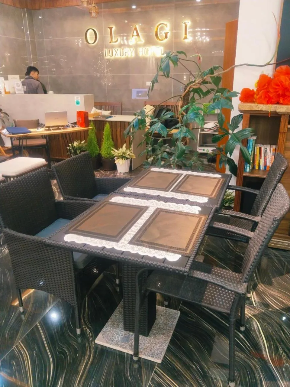 Restaurant/places to eat in OLAGI HOTEL