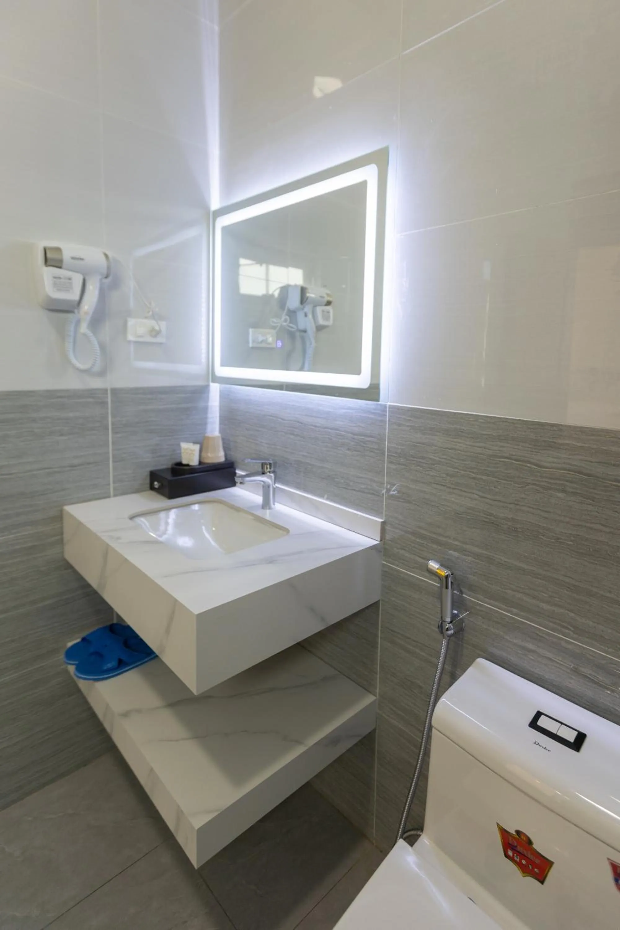 Shower in OLAGI HOTEL