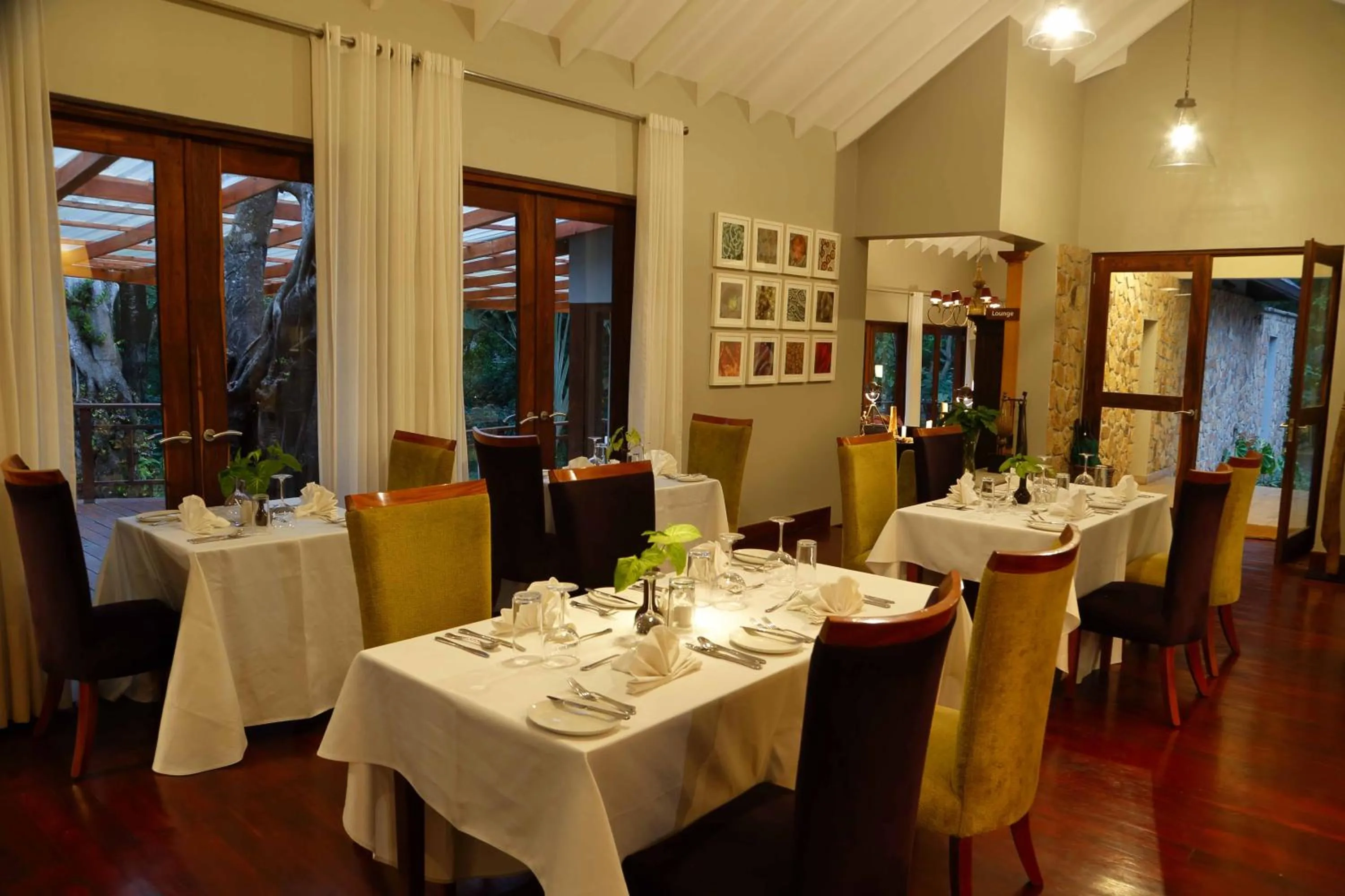 Restaurant/places to eat in Lake Duluti Lodge