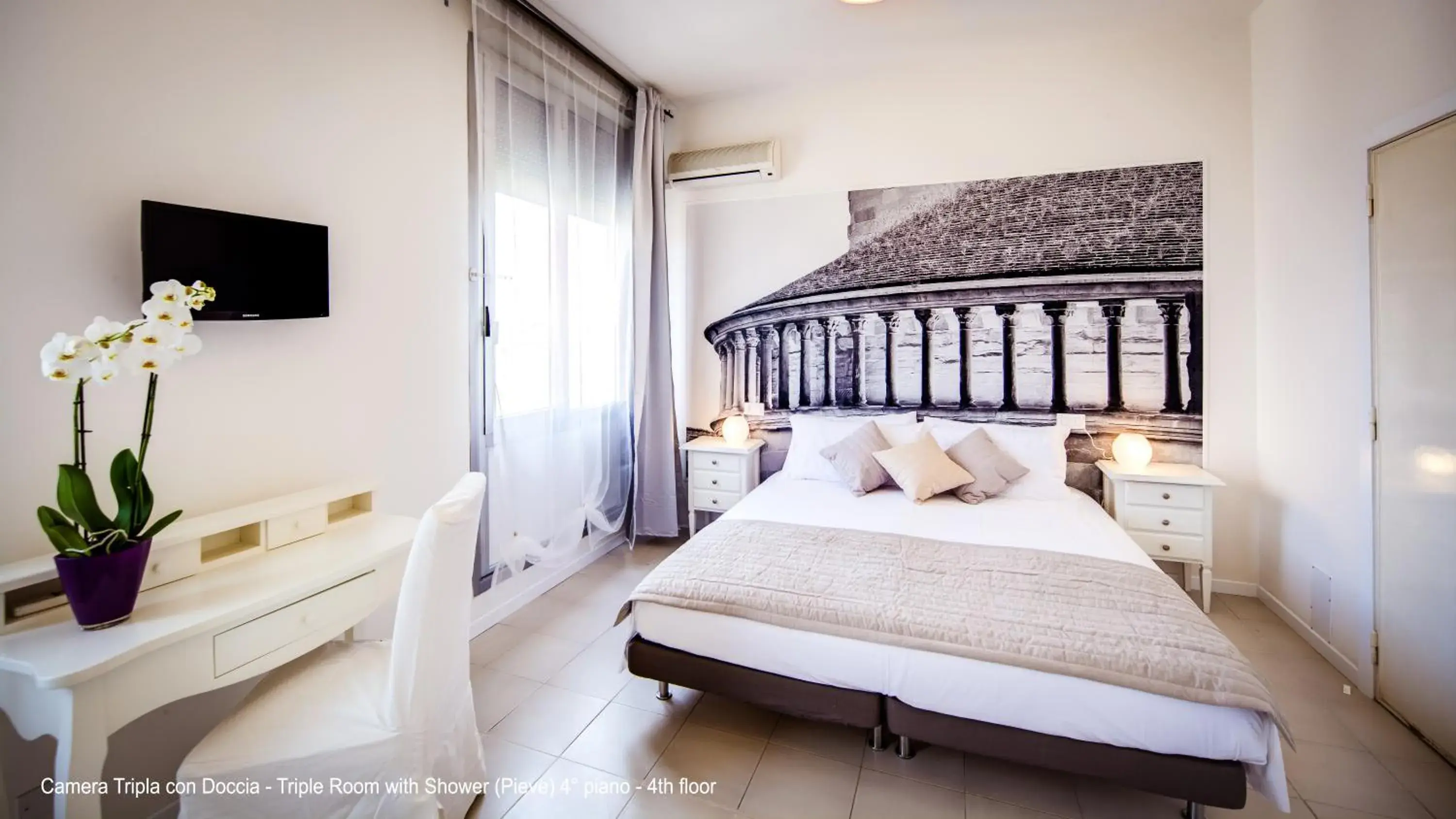 Triple Room with Shower in B&B 52cento Triple Room with Shower in B&B 52cento