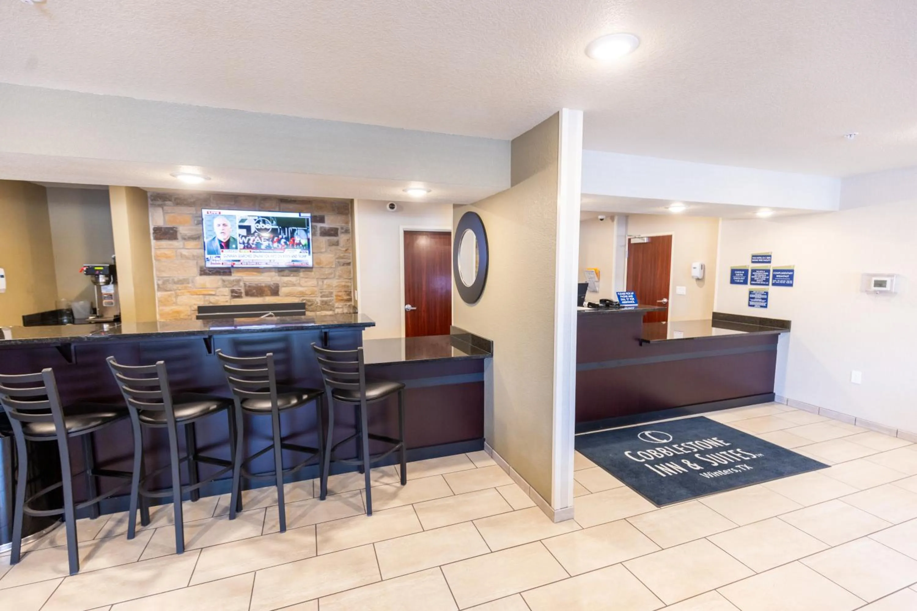 Cobblestone Inn & Suites - Winters