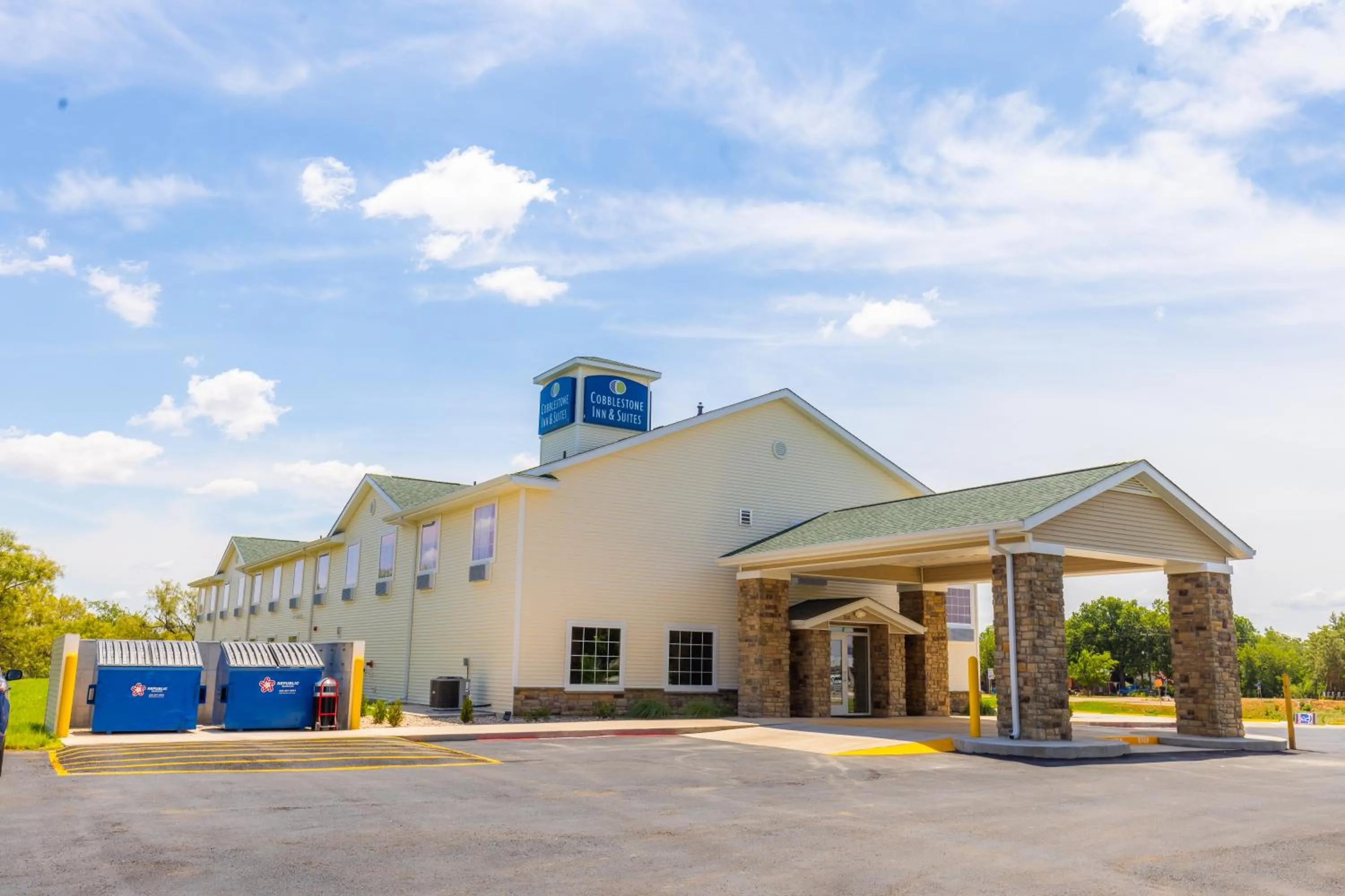 Cobblestone Inn & Suites - Winters