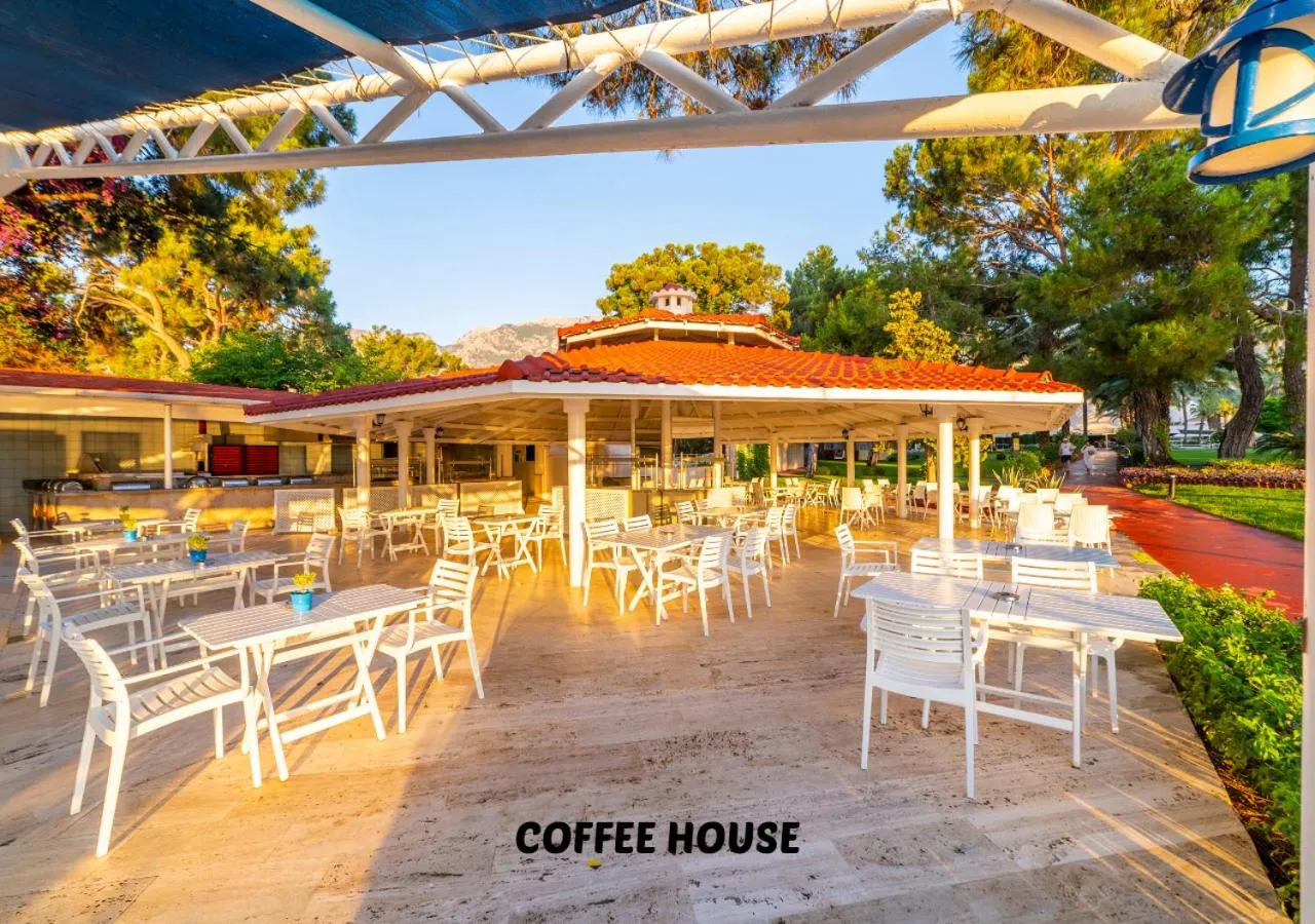 Coffee/tea facilities in Queen's Park Resort Göynük