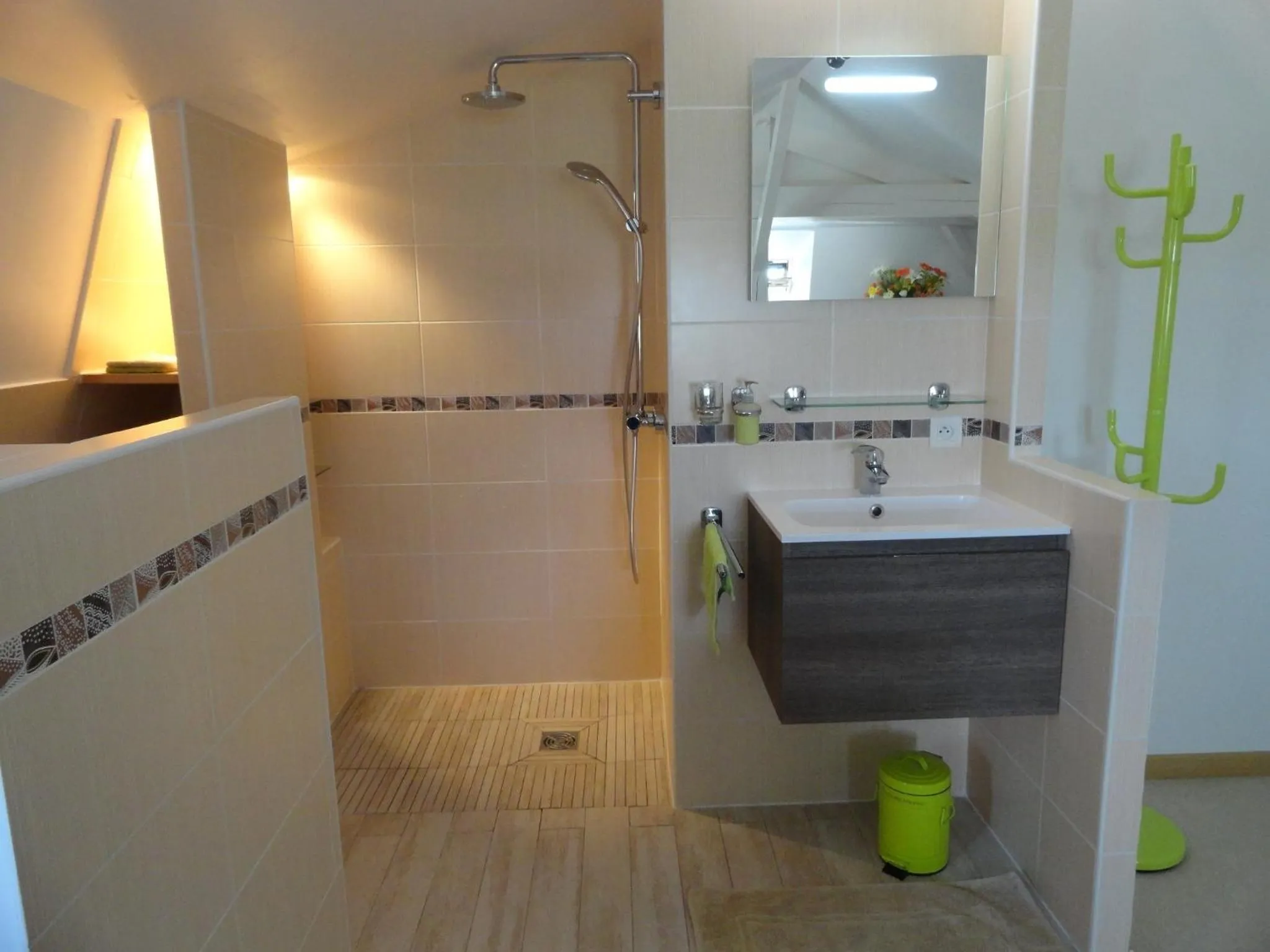 Shower, Bathroom in l'Améthyste