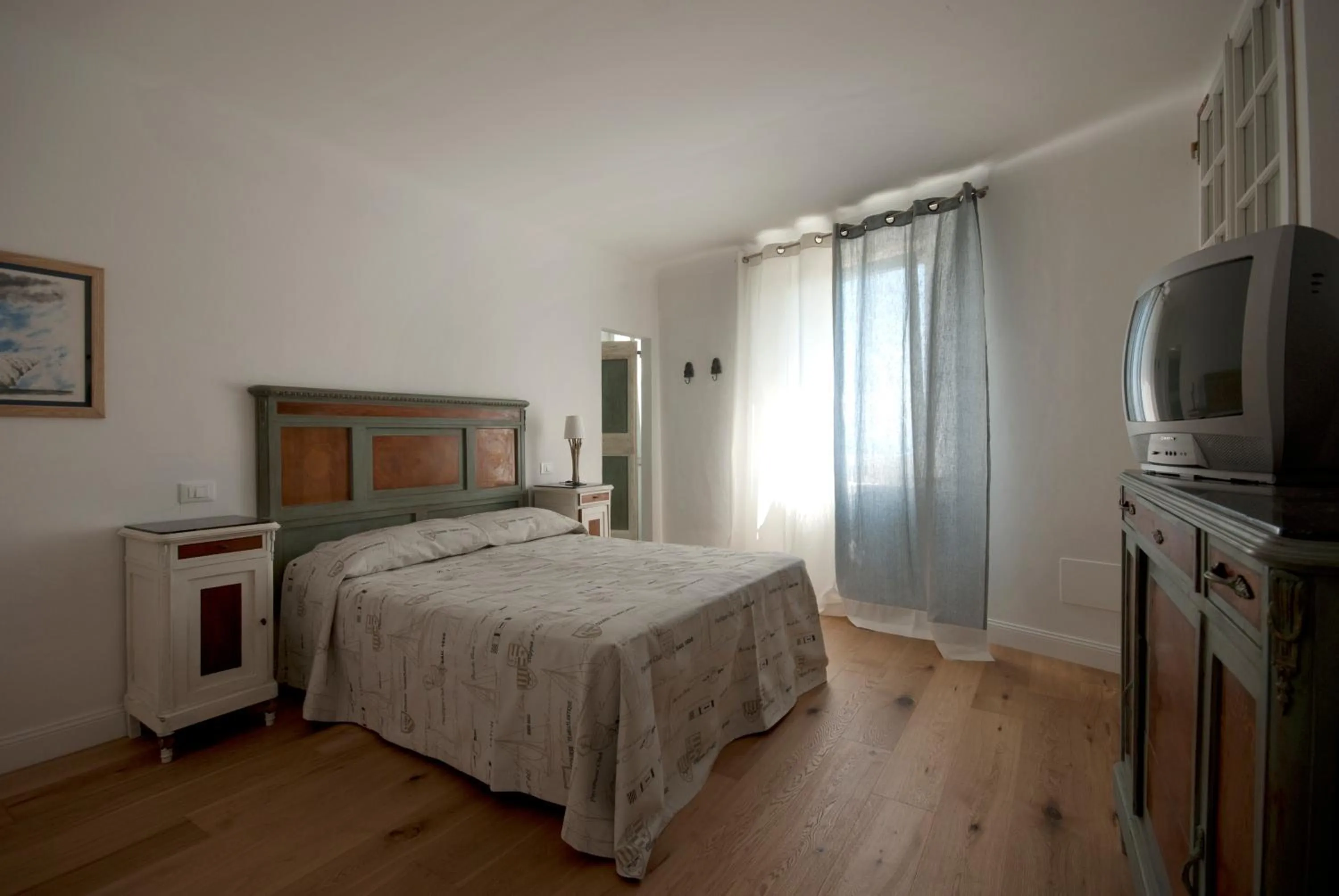 Photo of the whole room, Bed in B&B Tre Finestre sul Mare