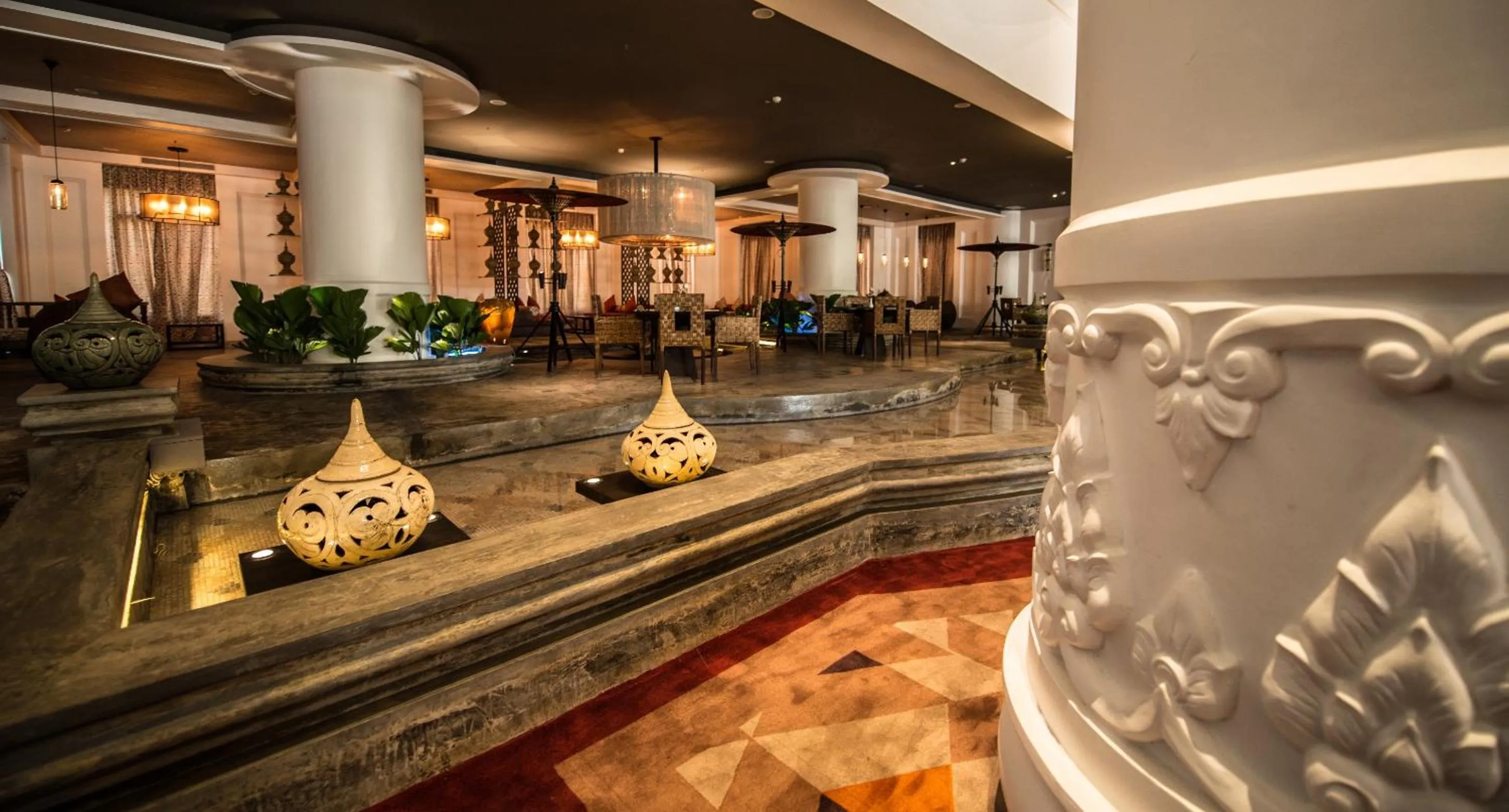 Restaurant/places to eat in Rose Garden Hotel