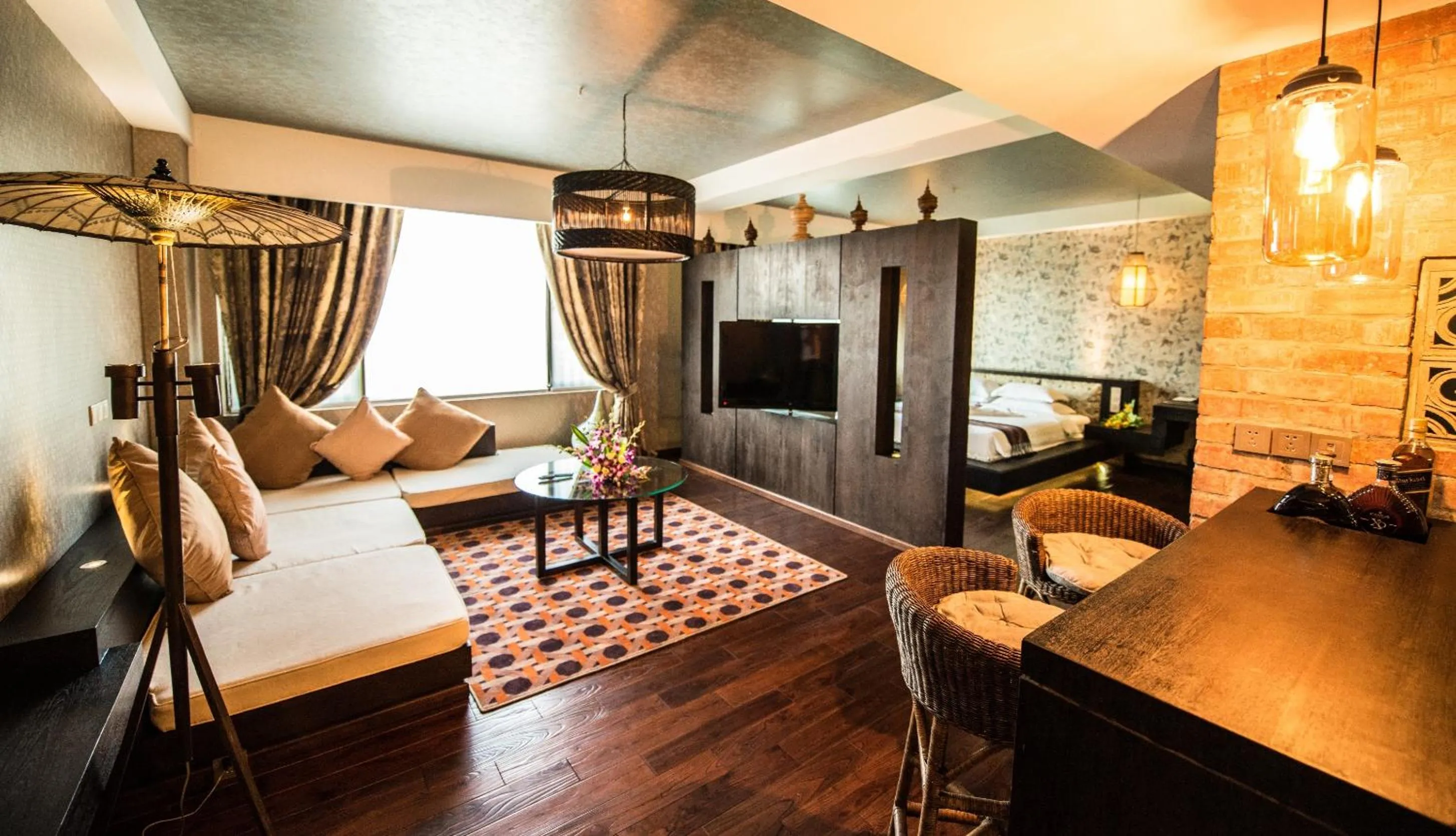 Living room, Bed in Rose Garden Hotel