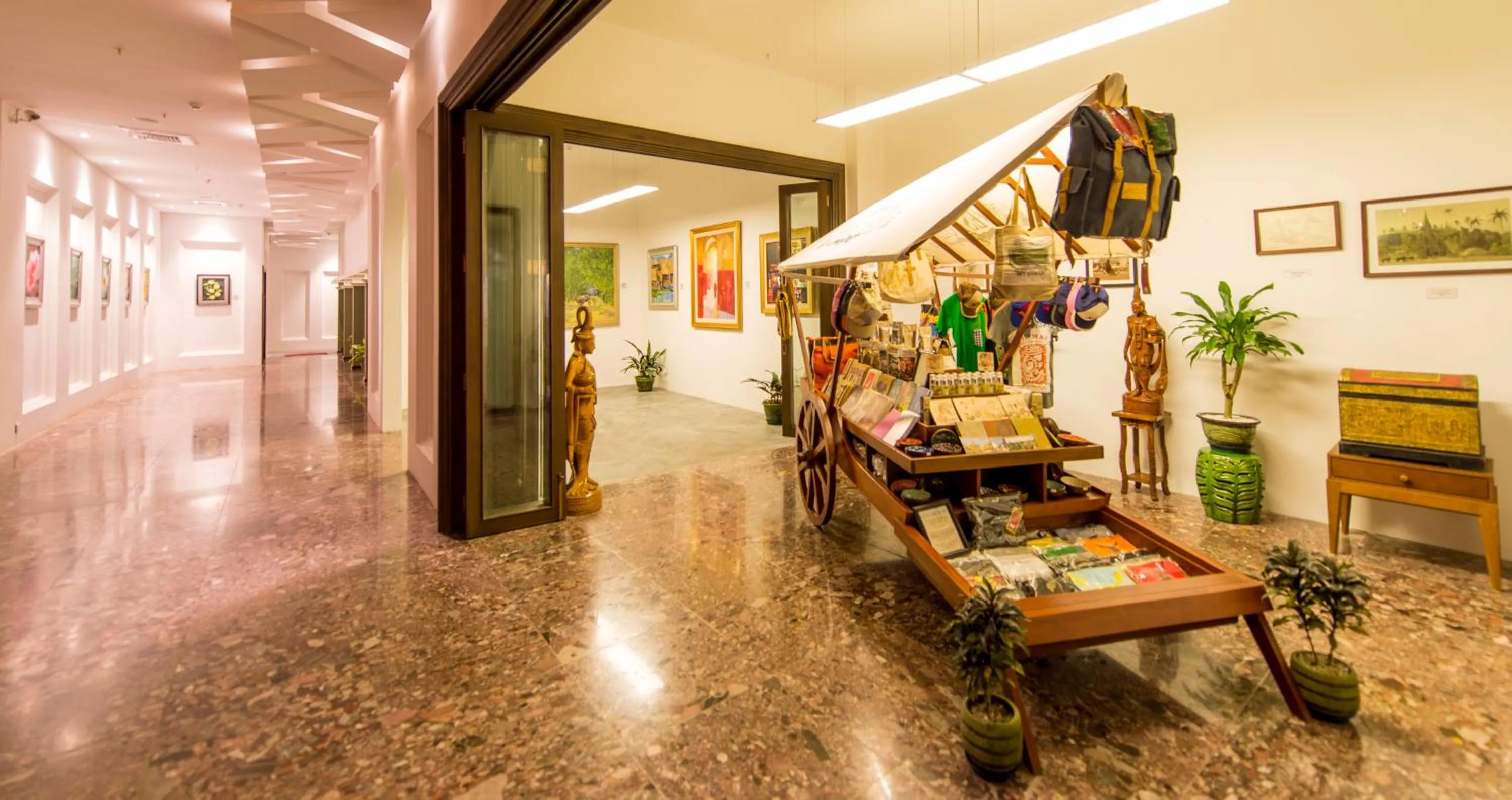 On-site shops in Rose Garden Hotel