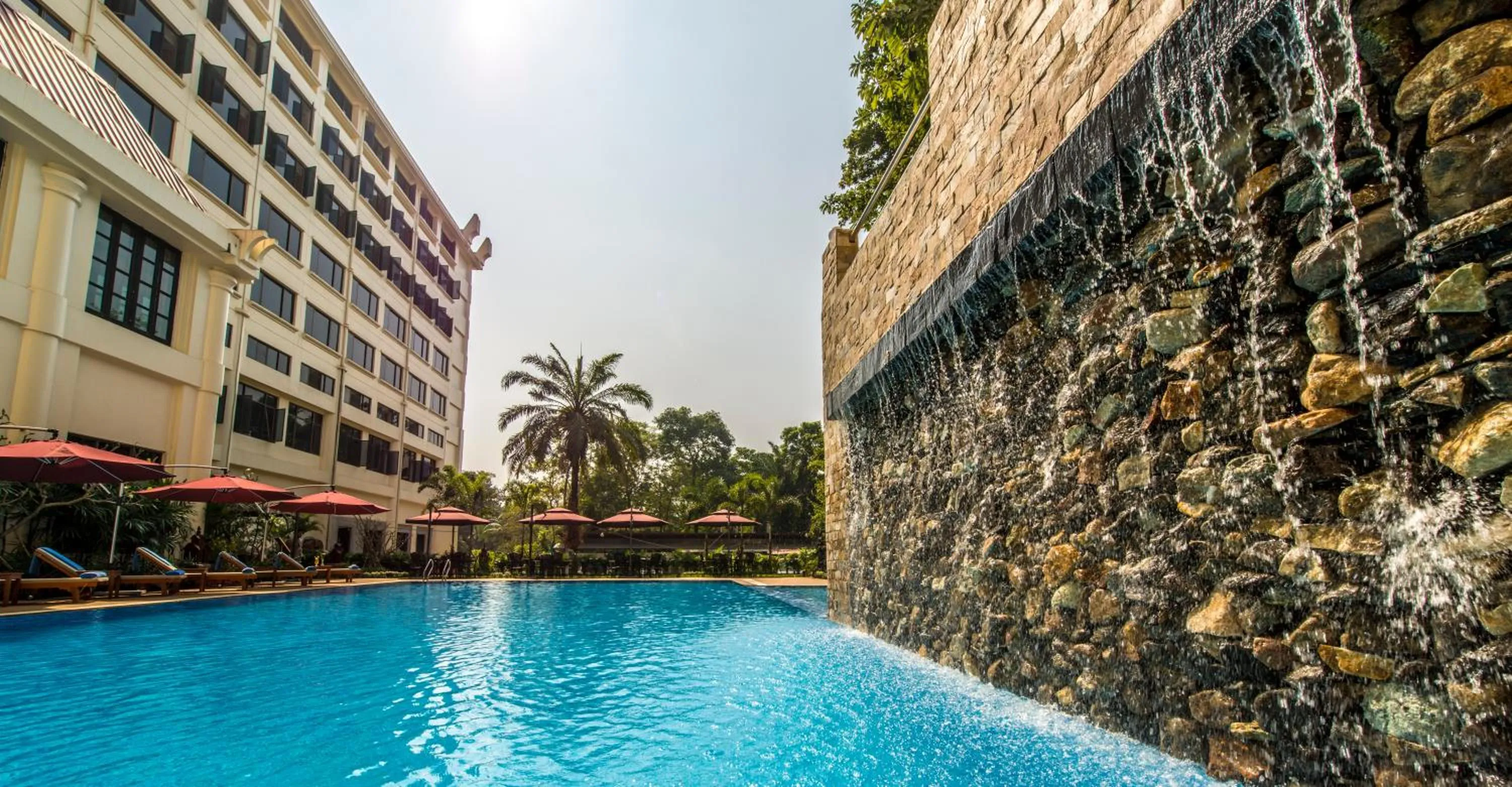 Swimming pool in Rose Garden Hotel
