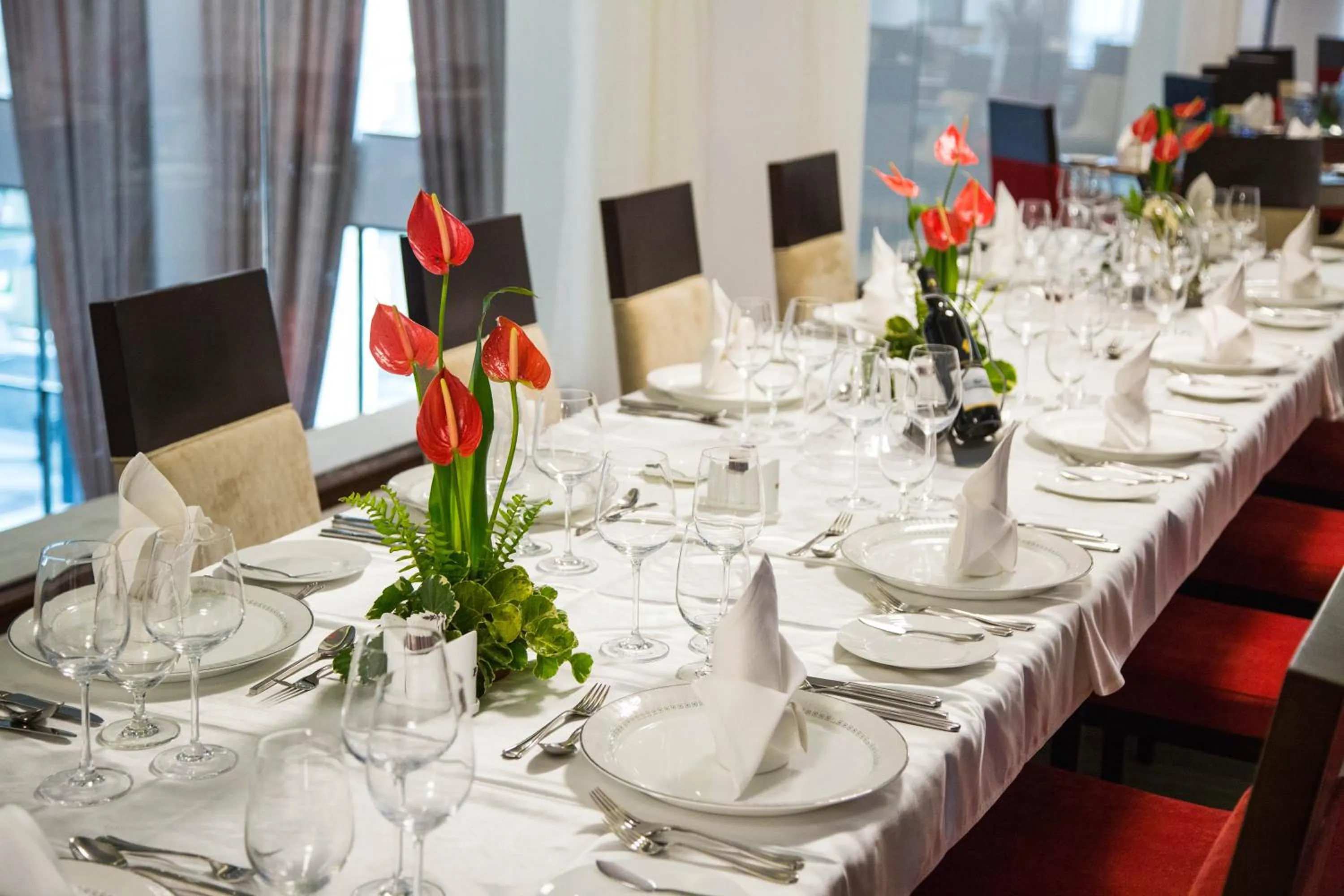 Restaurant/places to eat in Rose Garden Hotel