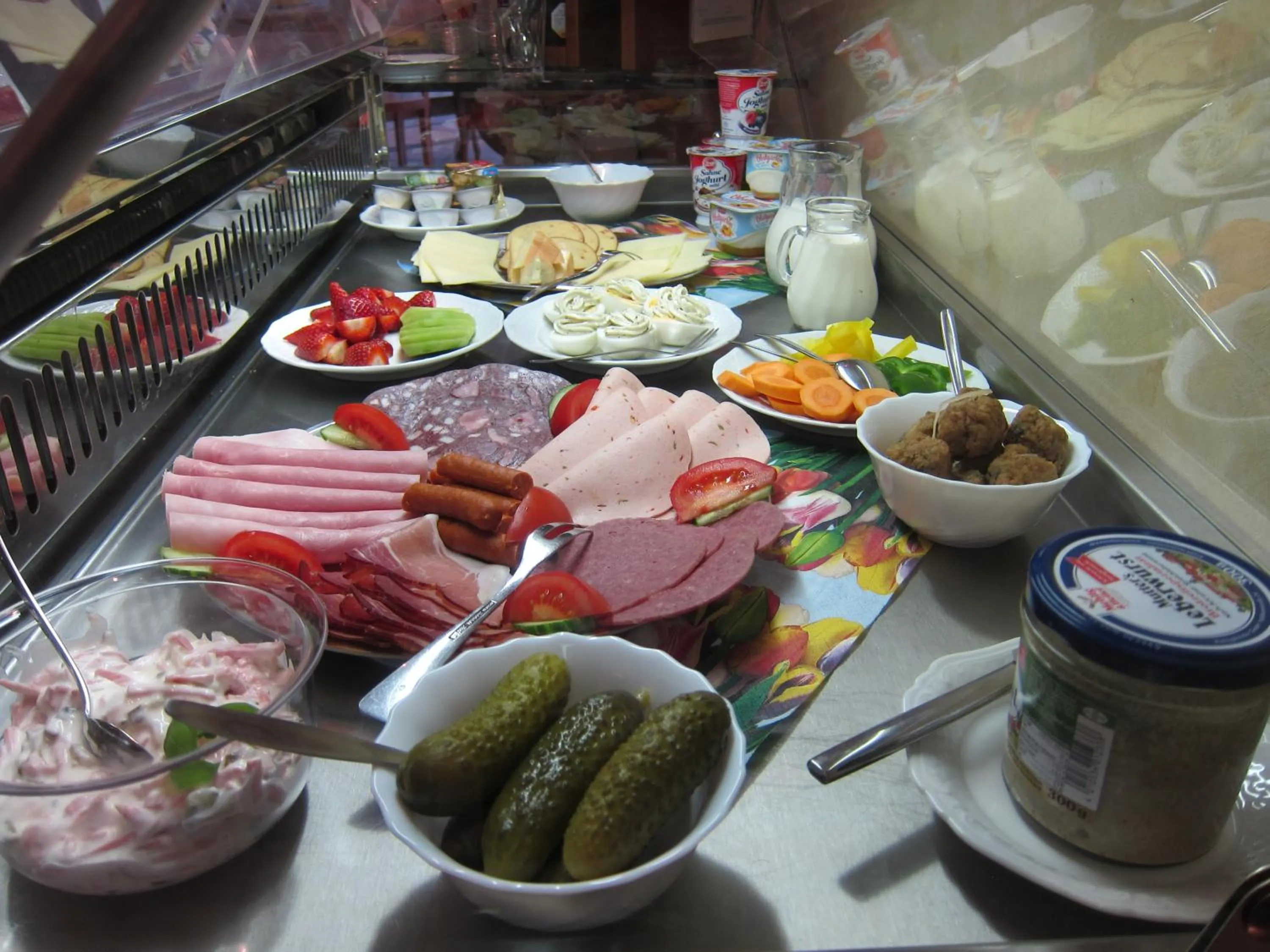 Buffet breakfast in Hotel Heidetraum