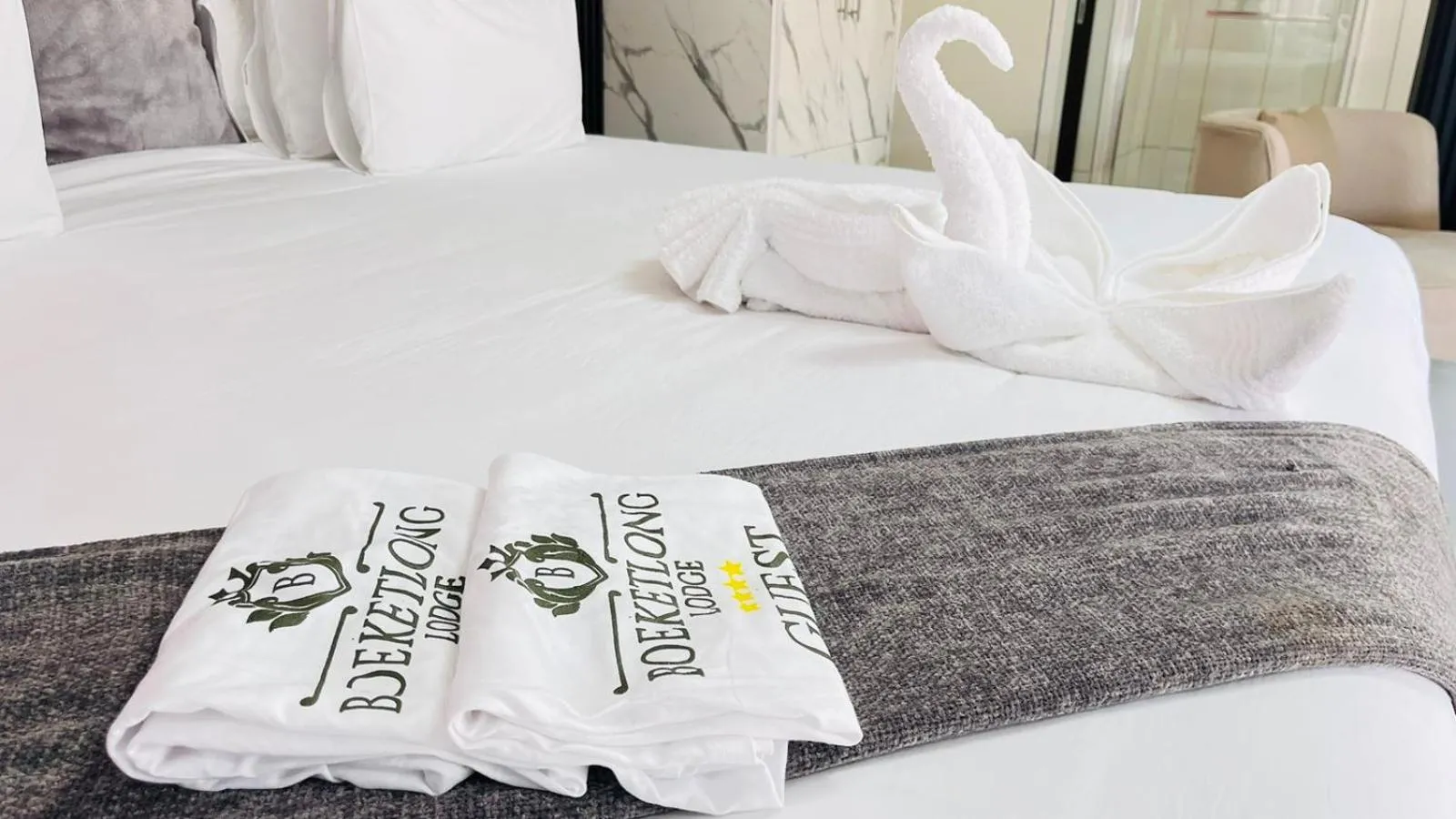 Bed in Boeketlong Lodge