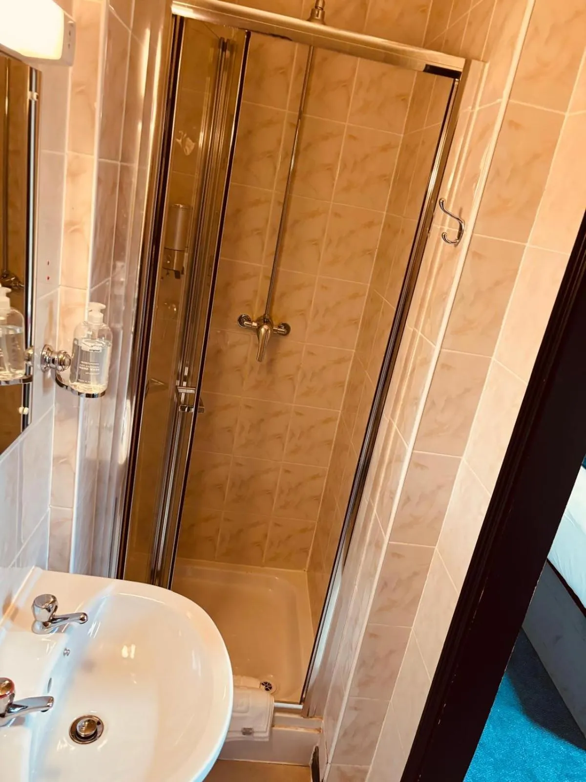 Acorn Lodge Hotel Gatwick & Parking