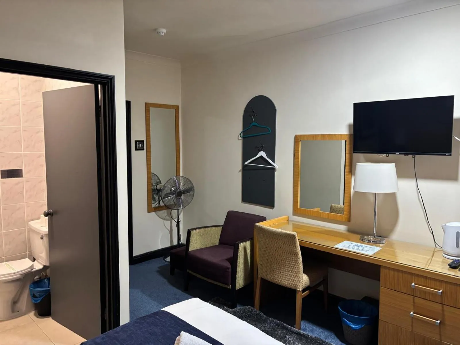 Acorn Lodge Hotel Gatwick & Parking