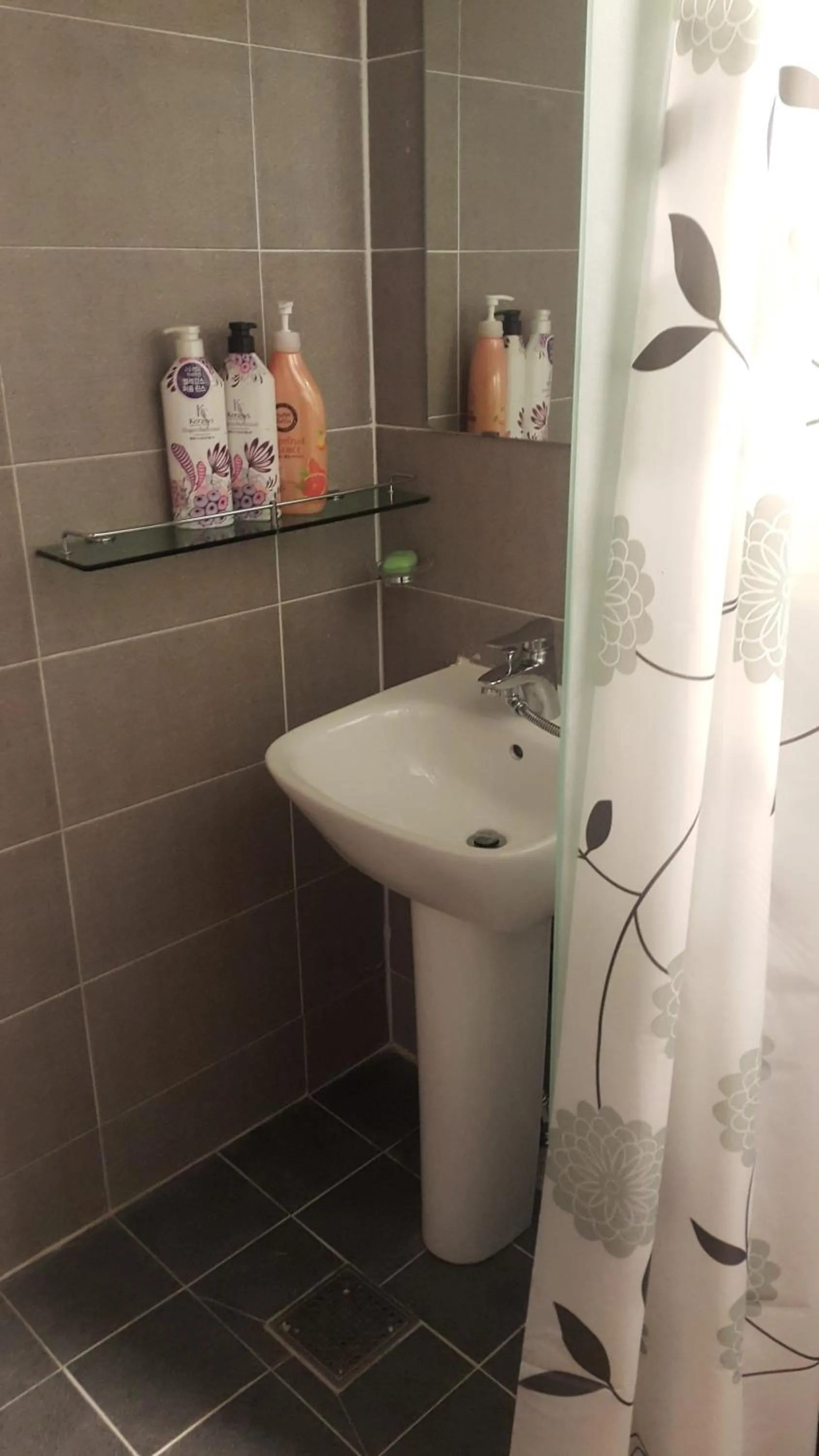 Bathroom in Able Guesthouse Hongdae