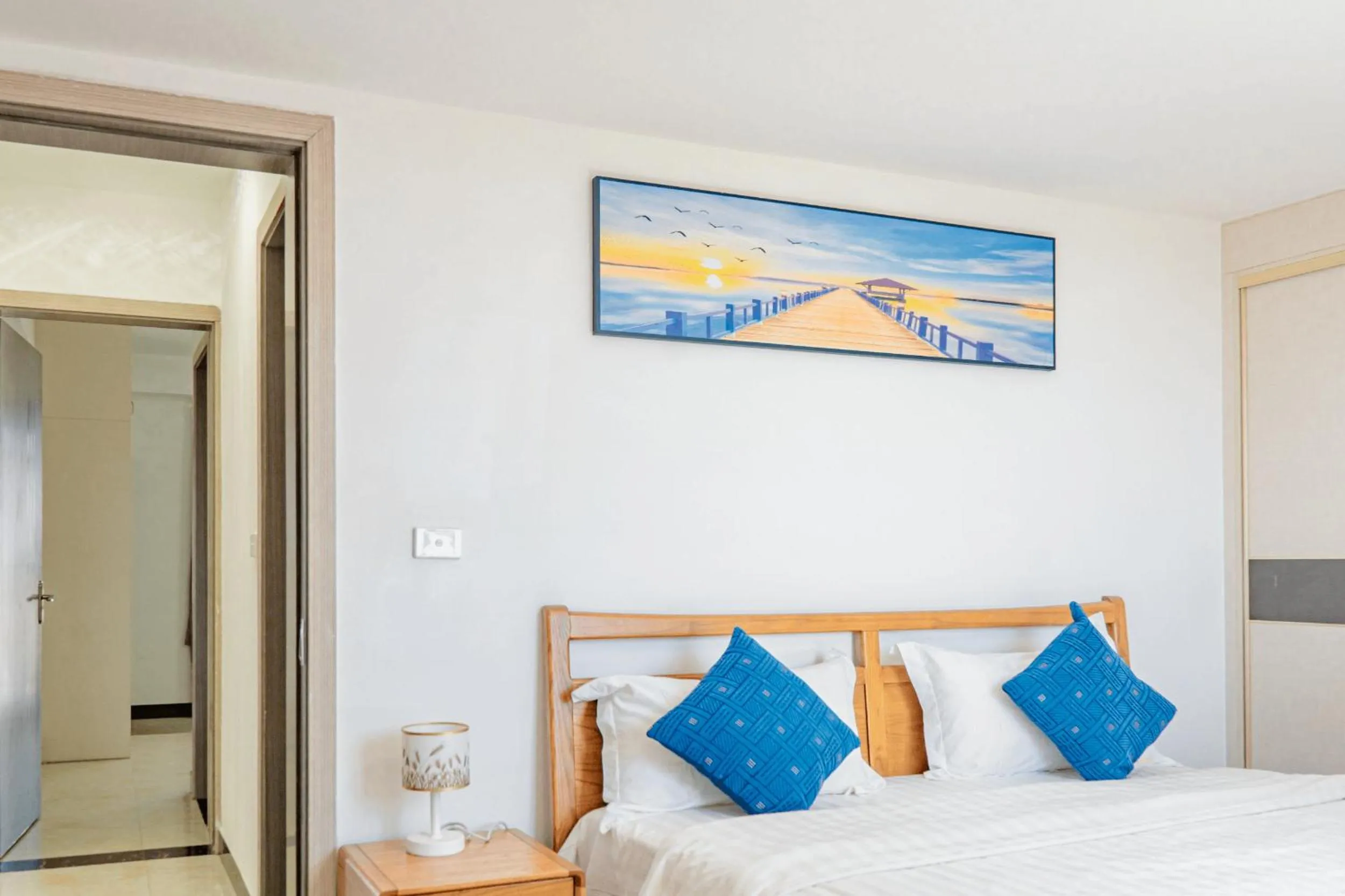 Bed in Ocean Breeze Apartment Hotel