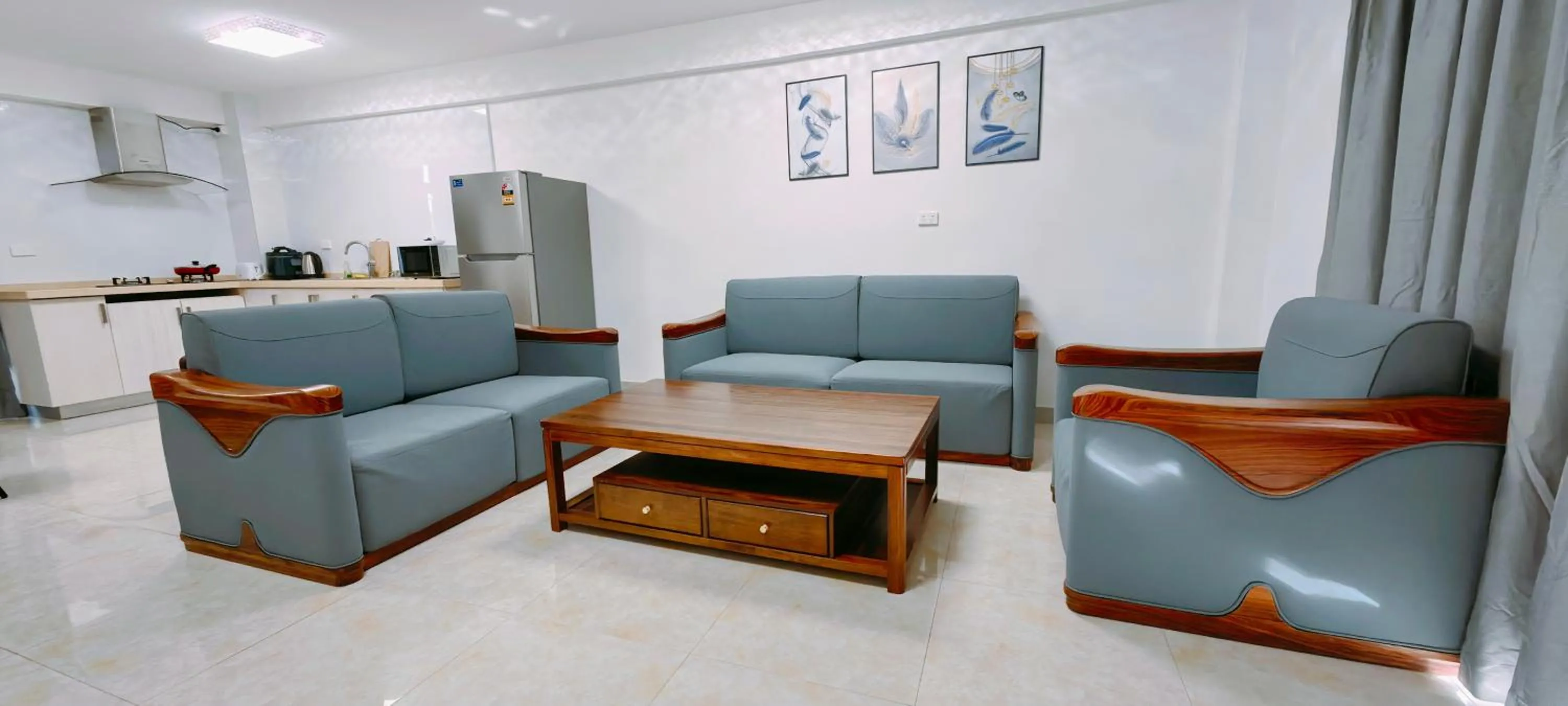 Kitchen or kitchenette in Ocean Breeze Apartment Hotel