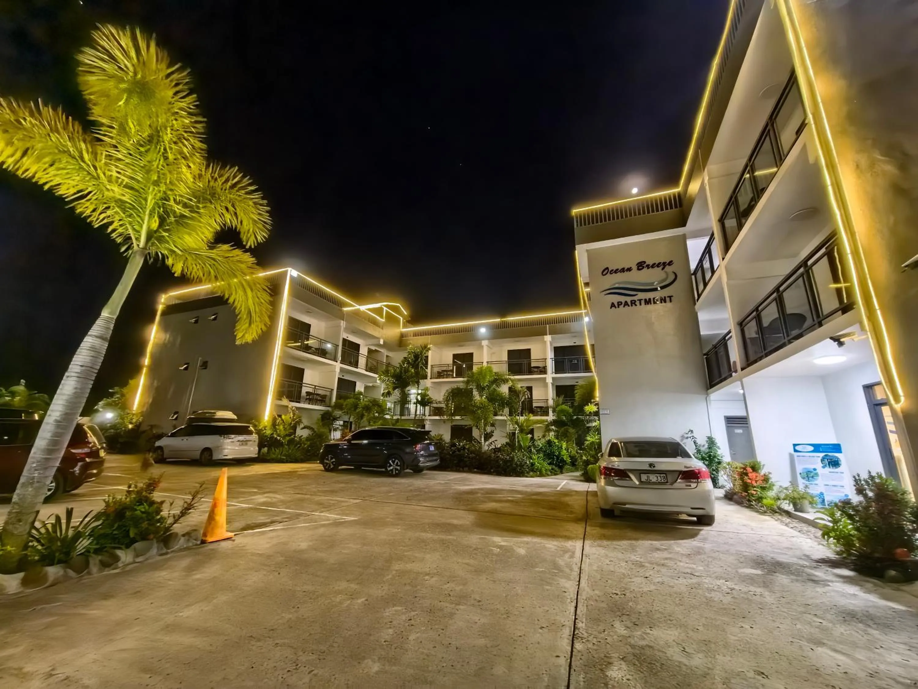 Property building in Ocean Breeze Apartment Hotel