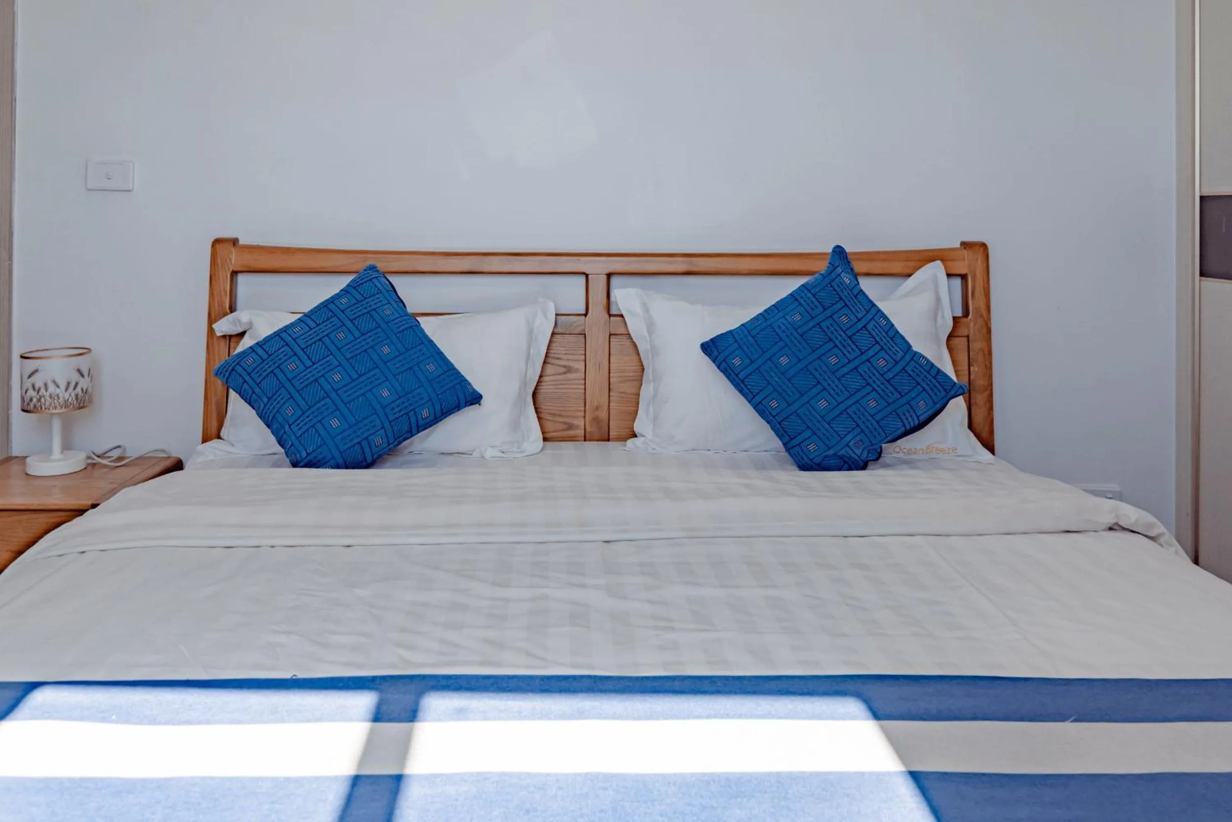 Bed in Ocean Breeze Apartment Hotel