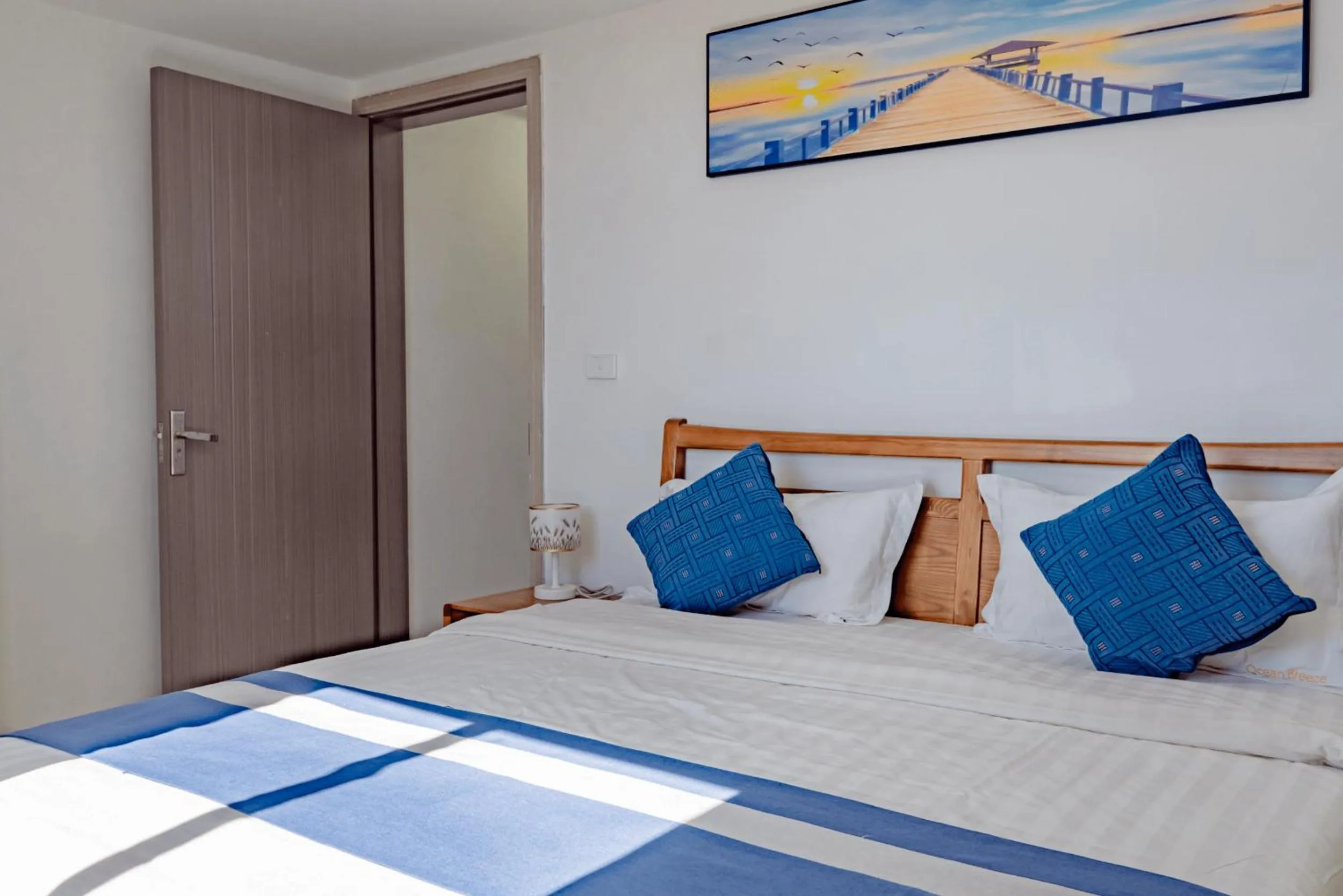 Bed in Ocean Breeze Apartment Hotel