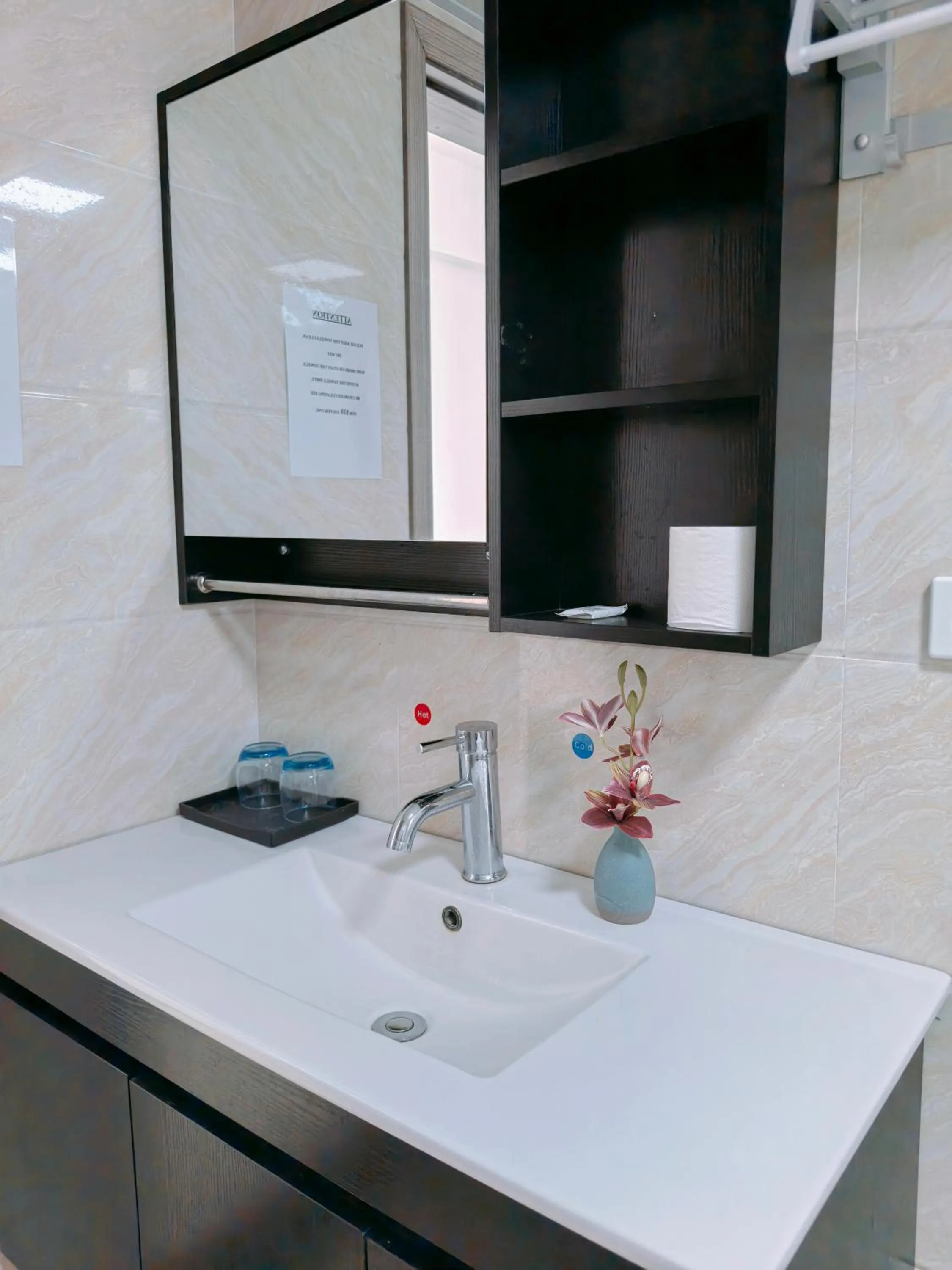 Bathroom in Ocean Breeze Apartment Hotel