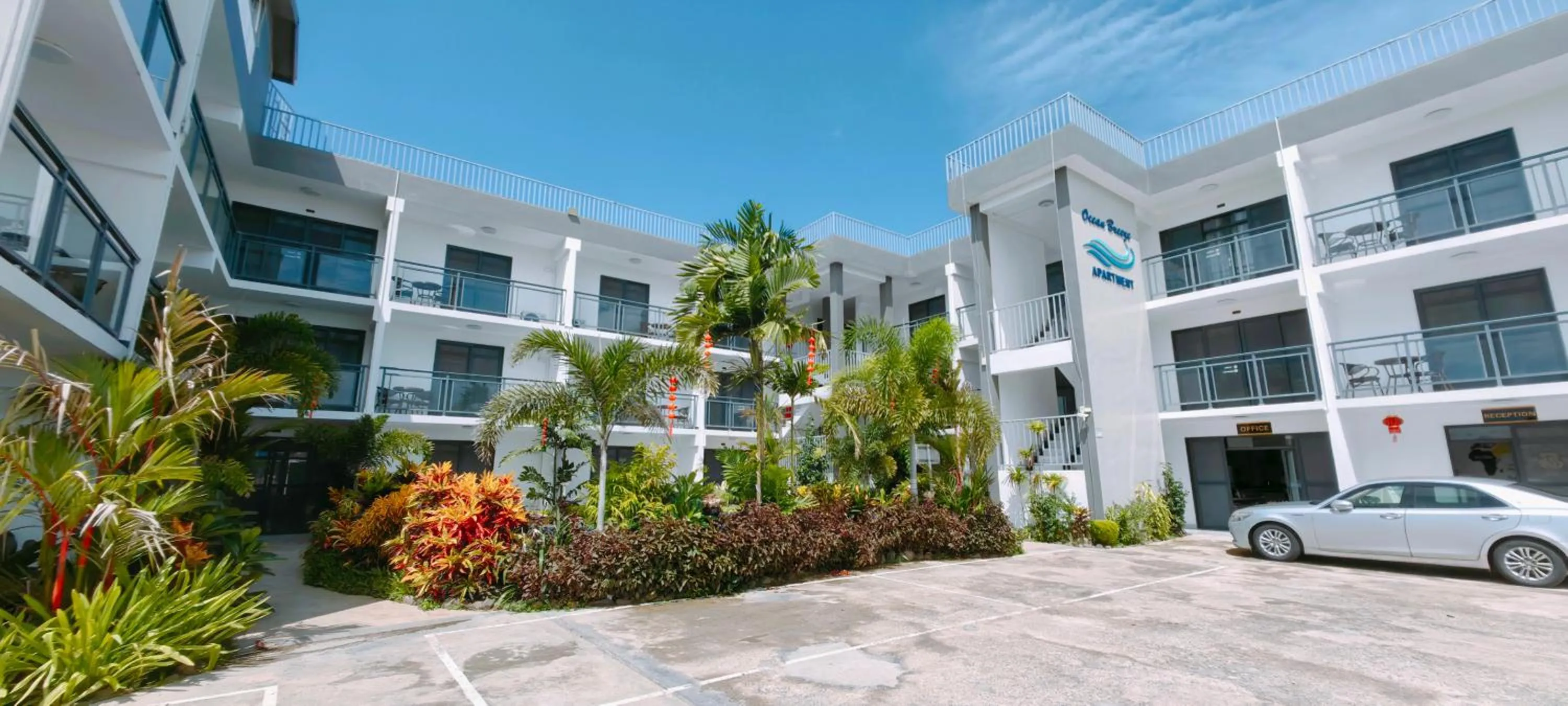 Property building in Ocean Breeze Apartment Hotel