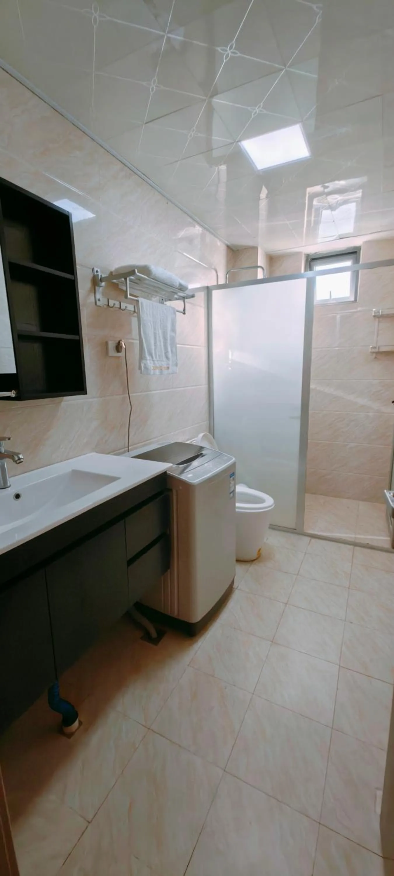 Shower in Ocean Breeze Apartment Hotel