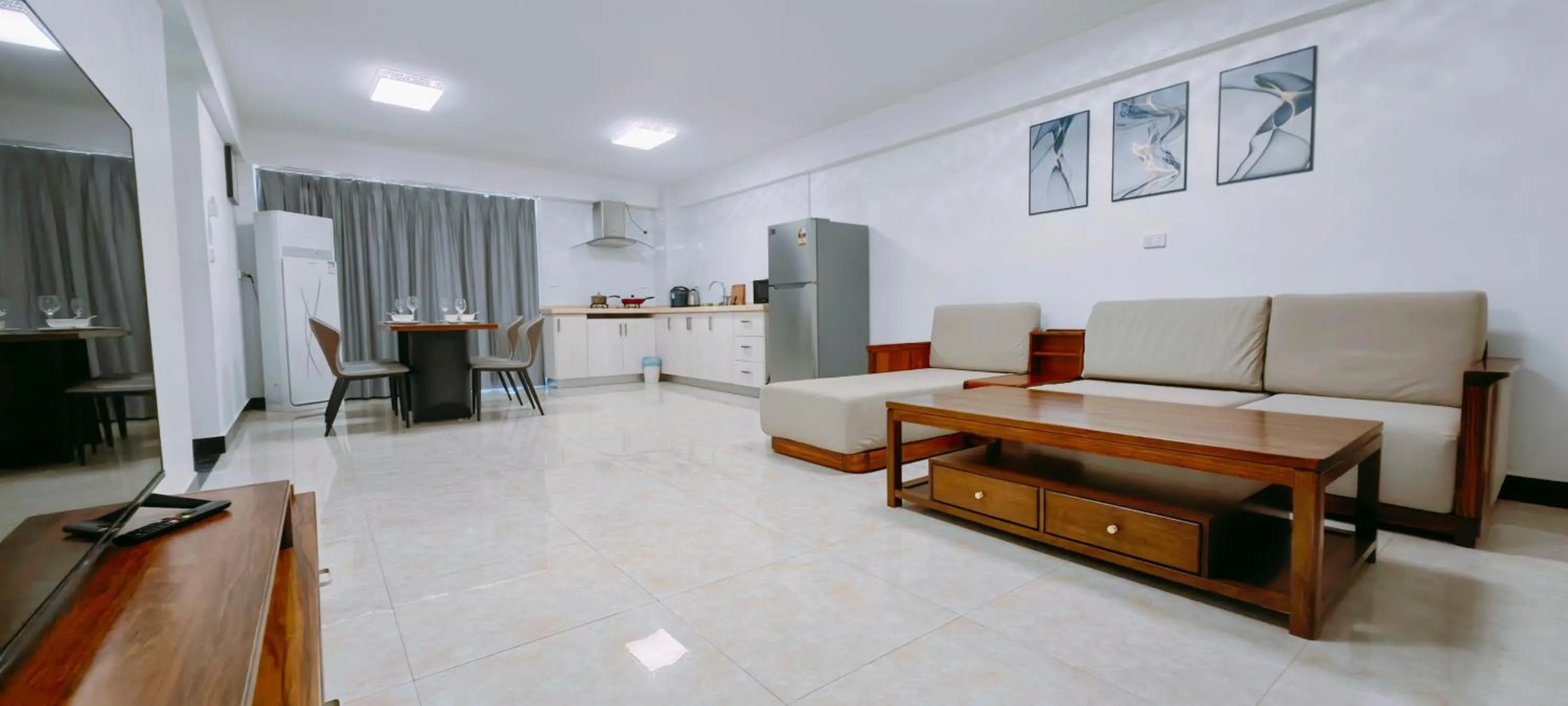Living room in Ocean Breeze Apartment Hotel