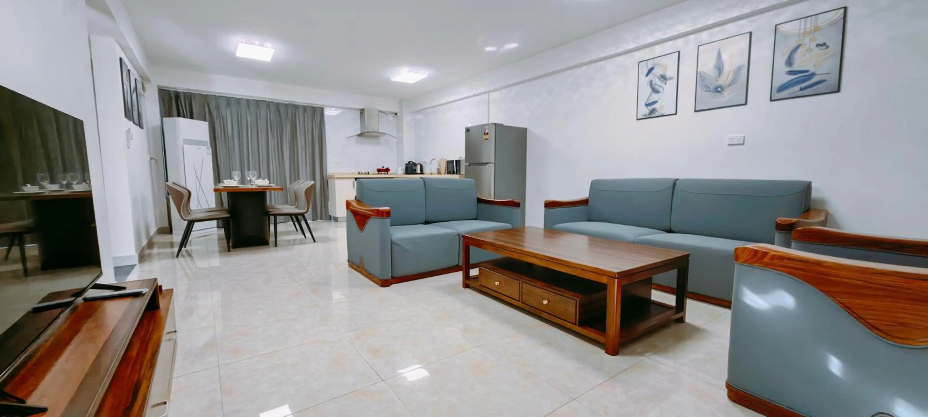 TV and multimedia in Ocean Breeze Apartment Hotel