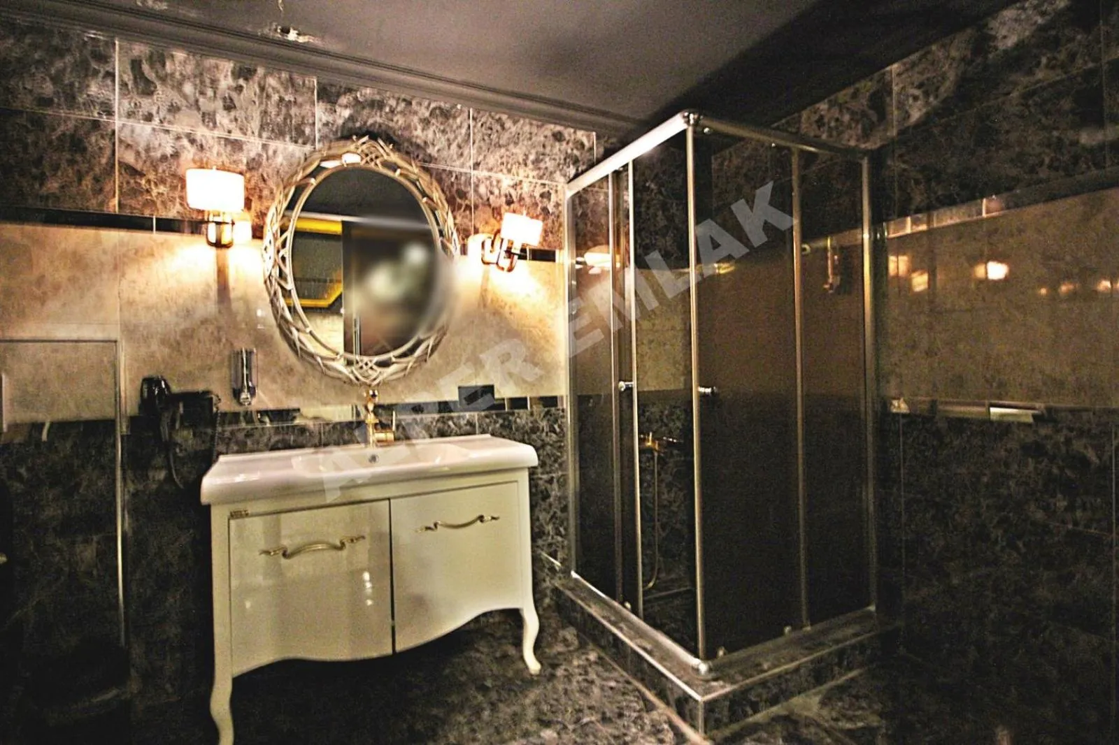Bathroom in Elegant House Otel