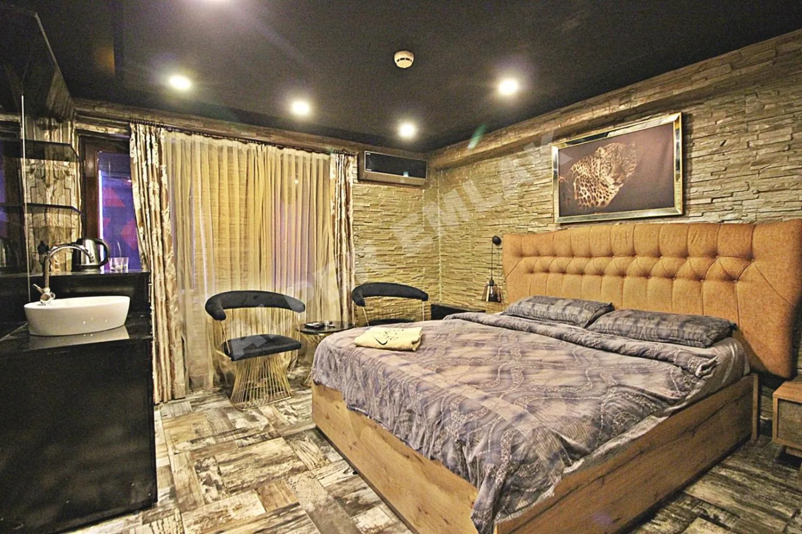 Bedroom in Elegant House Otel