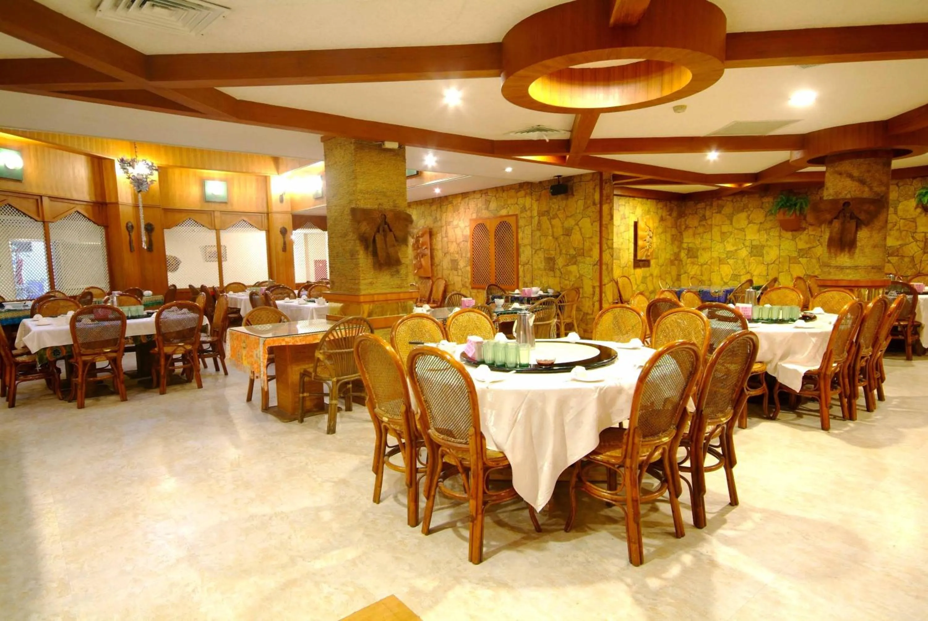 Restaurant/places to eat in Yawan Hotel