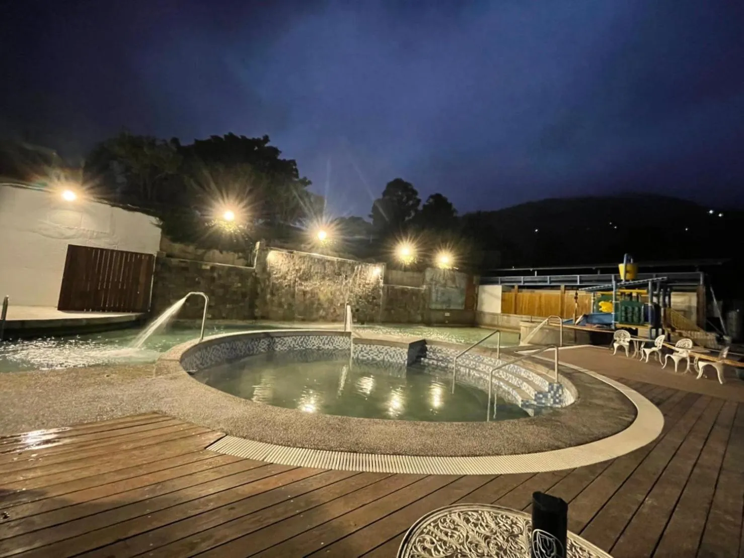 Swimming pool in Yawan Hotel