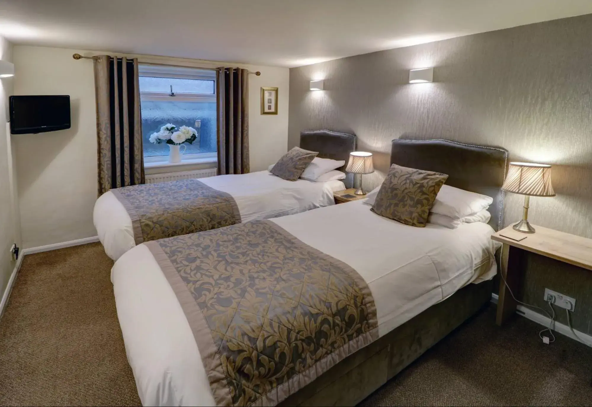 Standard Twin Room in Ye Olde Cheshire Cheese Inn Standard Twin Room in Ye Olde Cheshire Cheese Inn