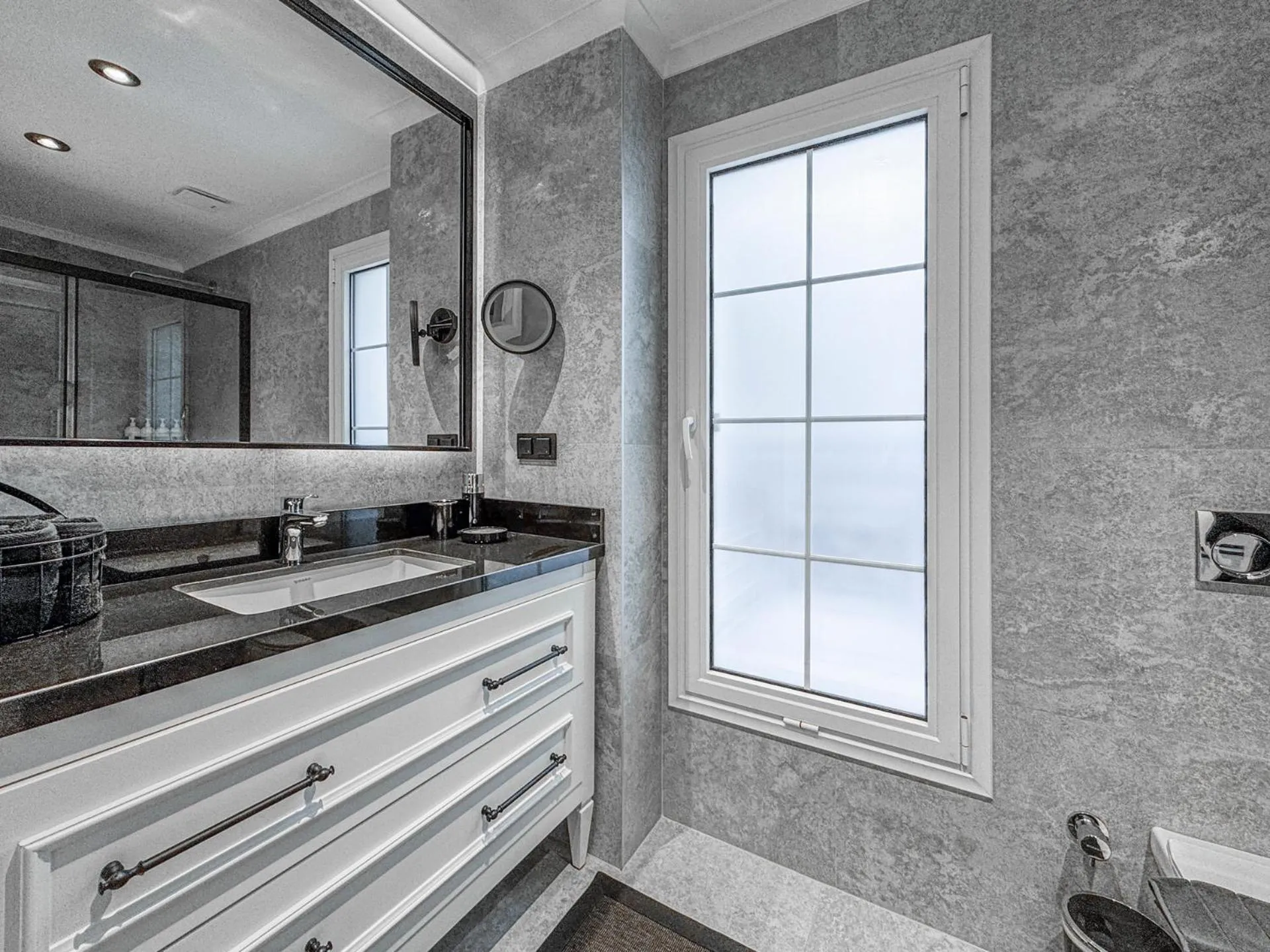 Ena Boutique Hotel & Residences