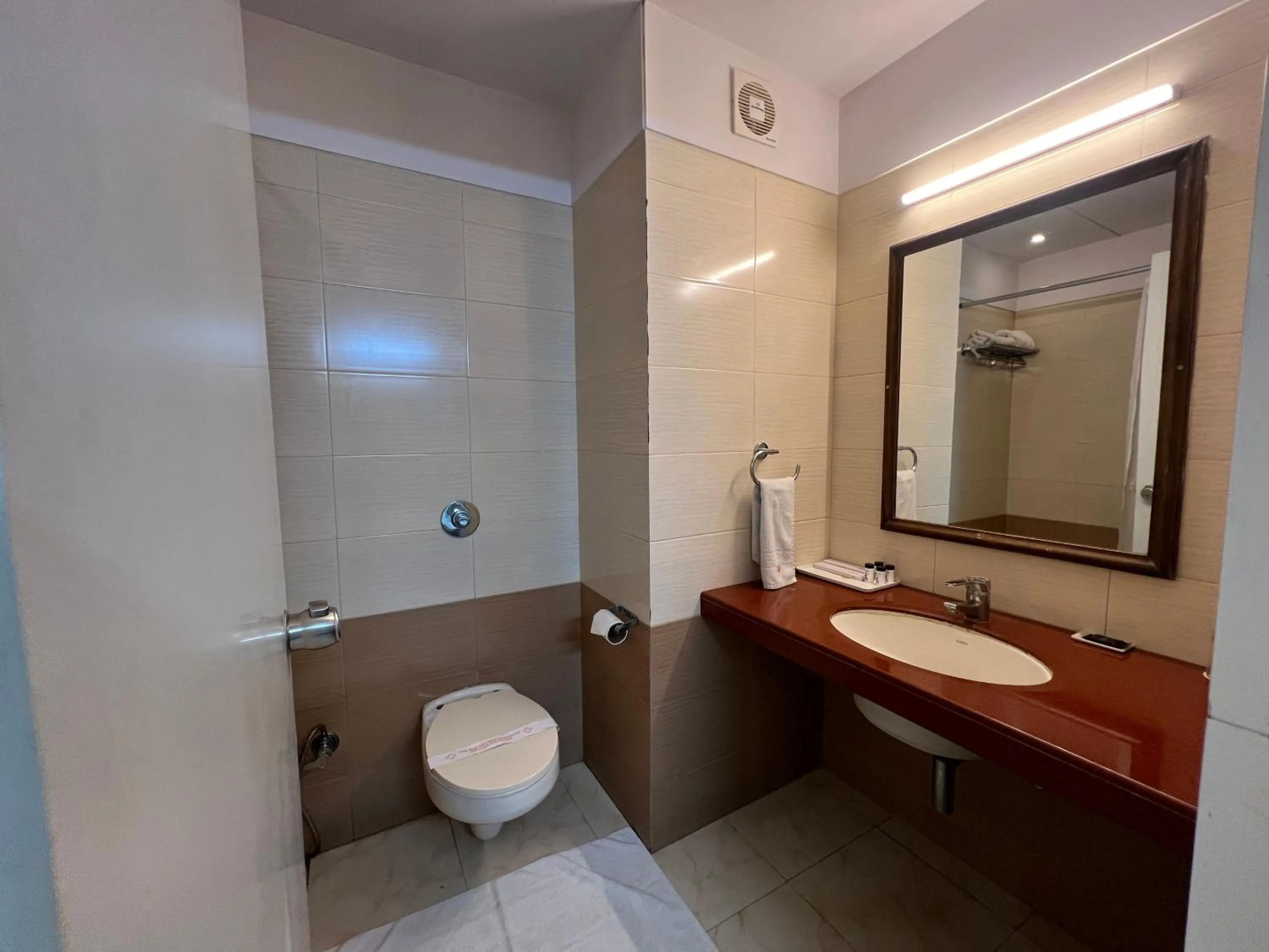 Bathroom in VITS Shalimar, Ankleshwar