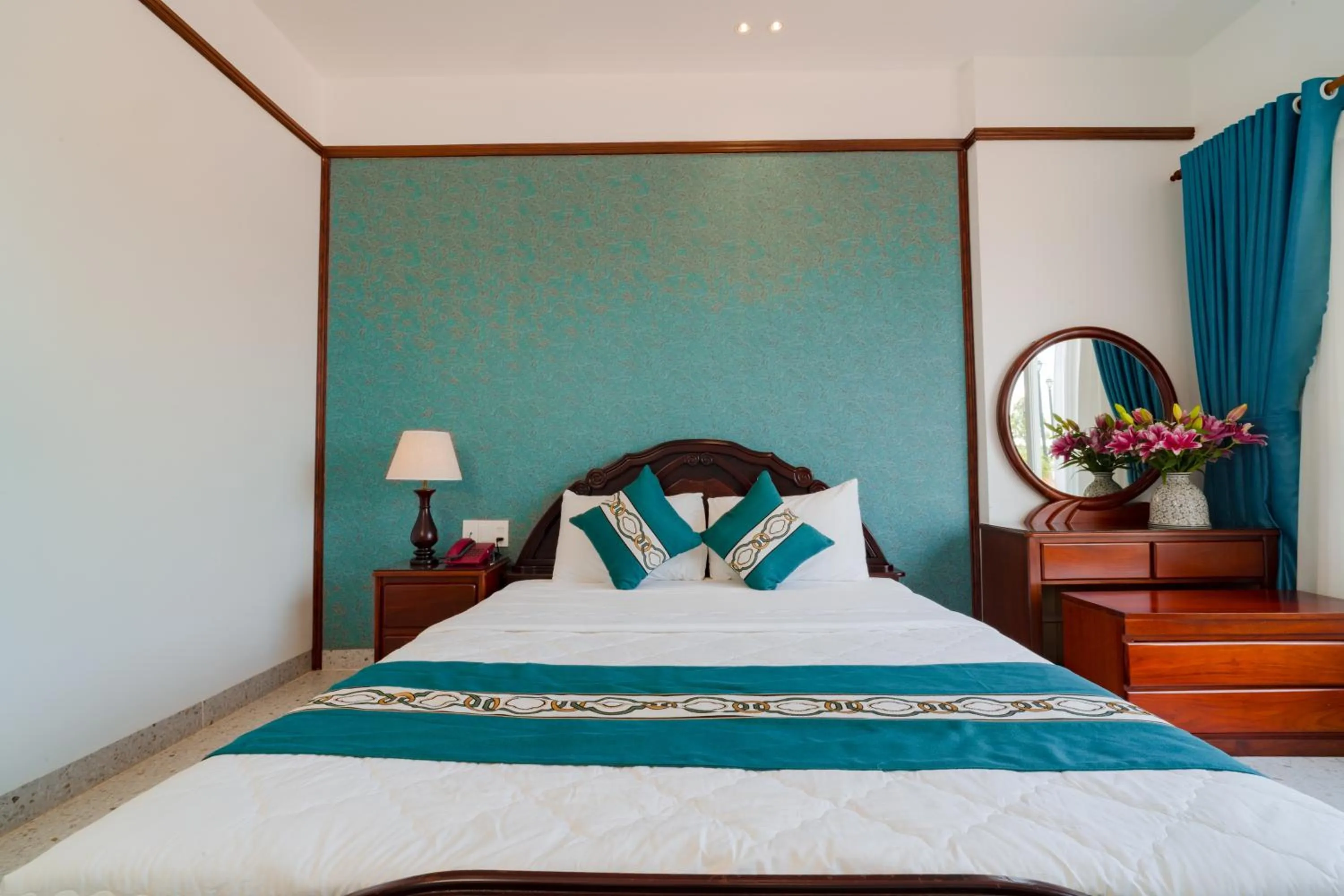 Bed in CHUONG DUONG HOTEL