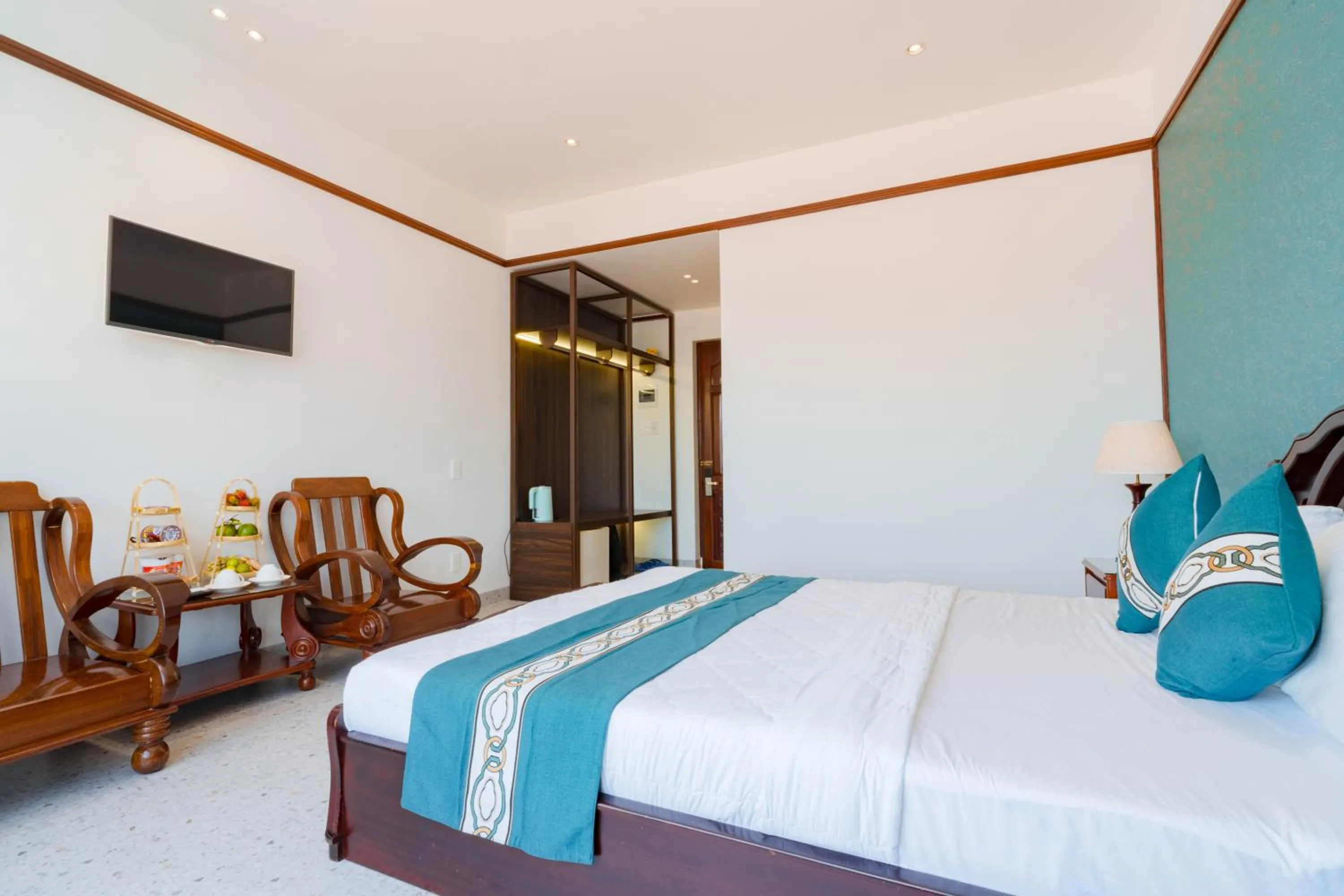 Bed in CHUONG DUONG HOTEL