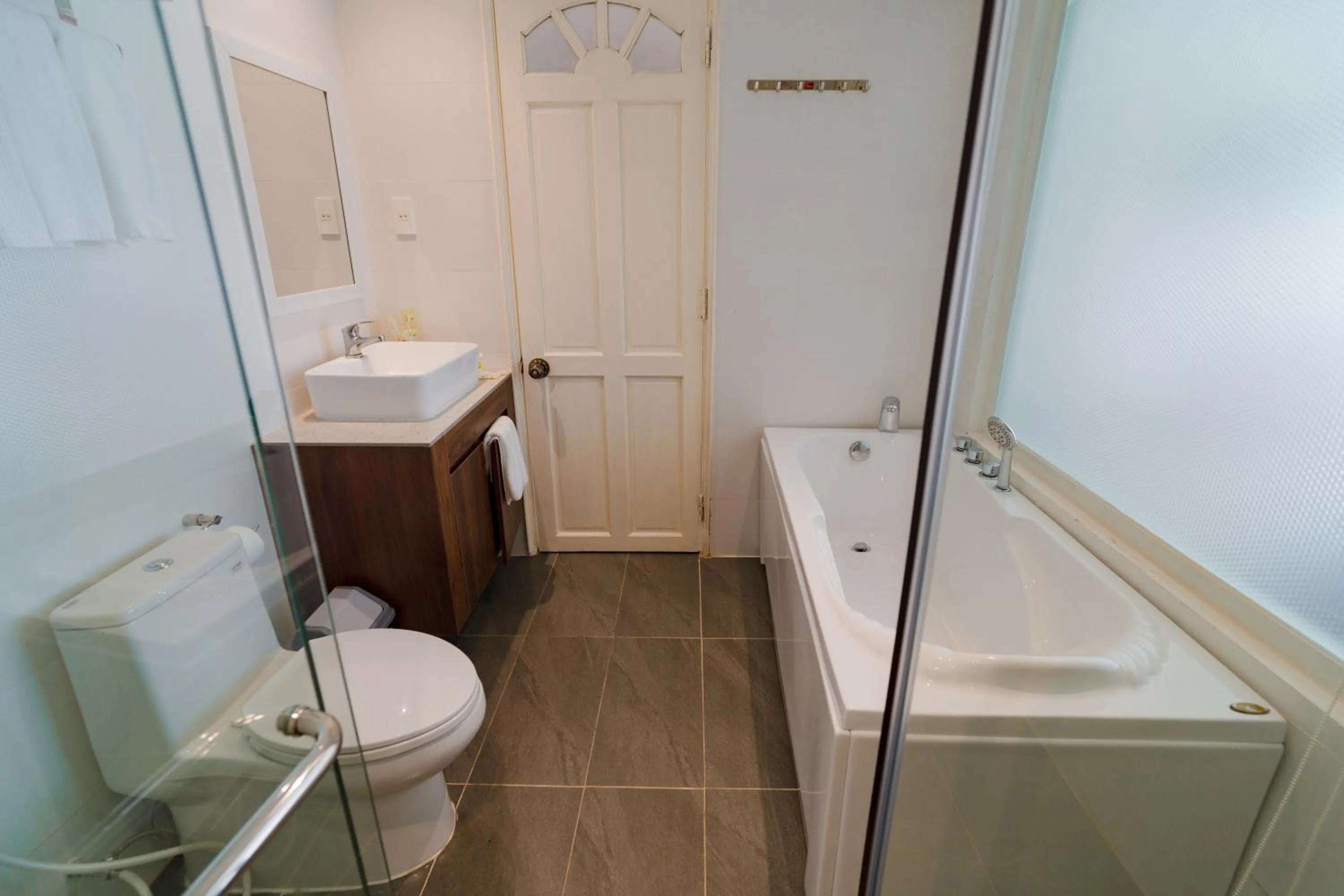 Shower in CHUONG DUONG HOTEL